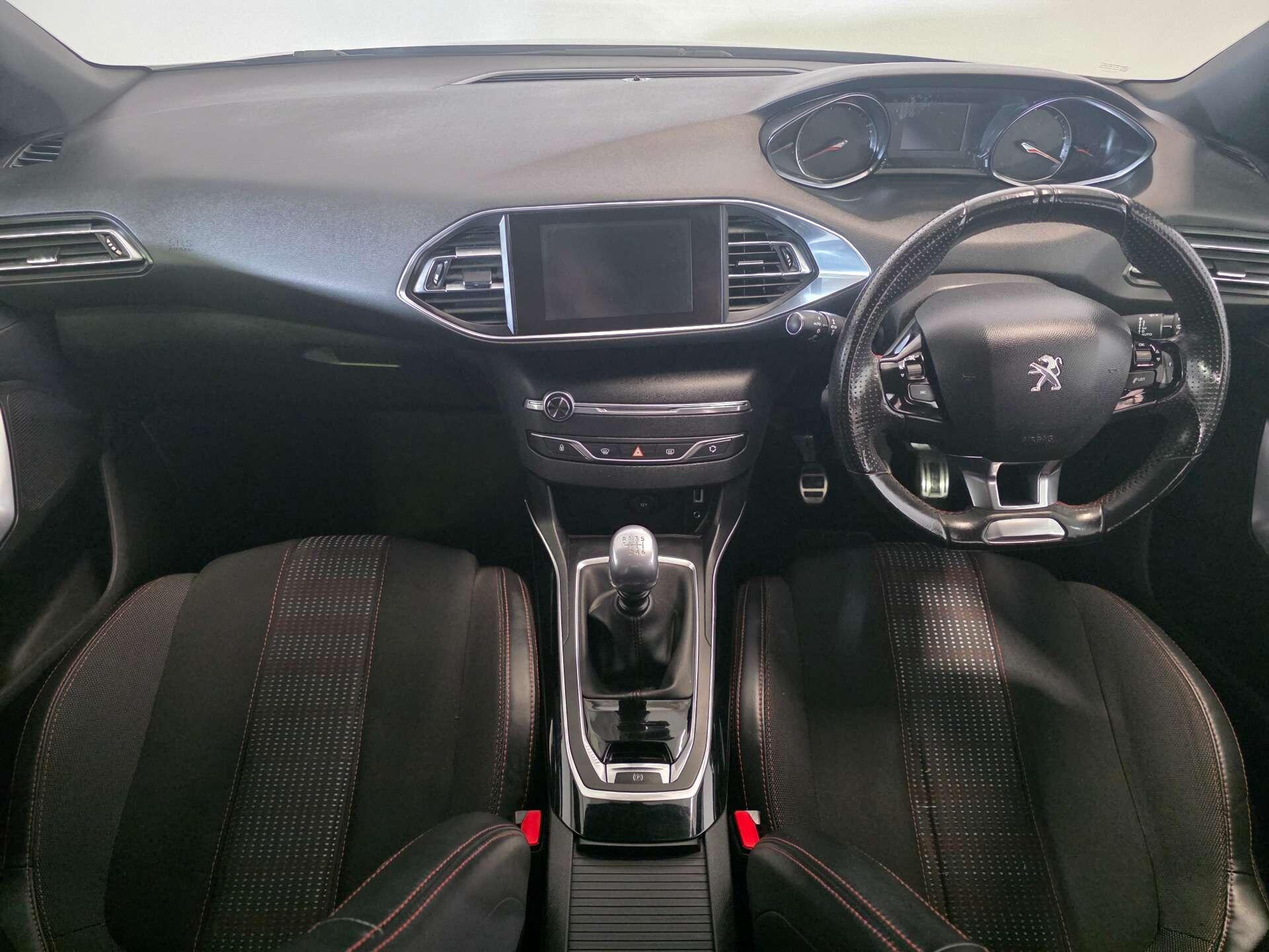 Peugeot 308 view 9