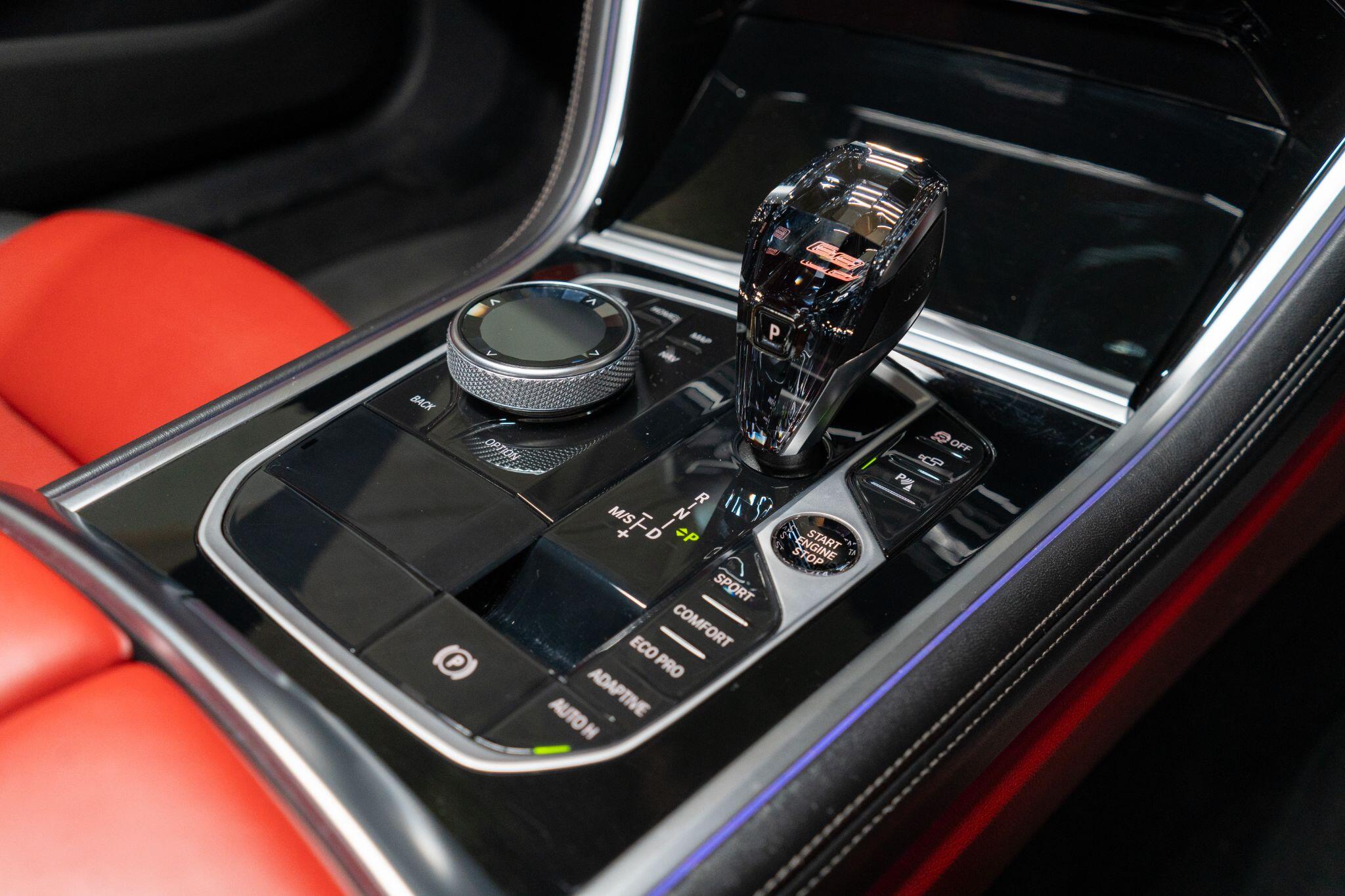 BMW 8 Series view 14