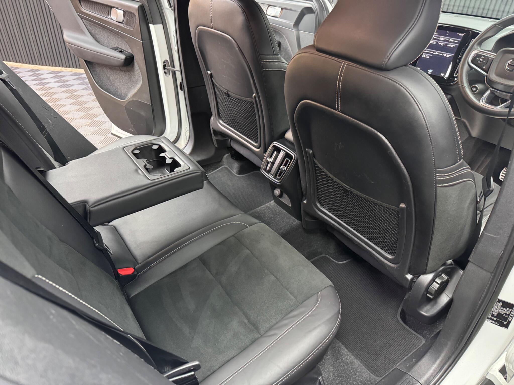 Volvo XC40 view 11