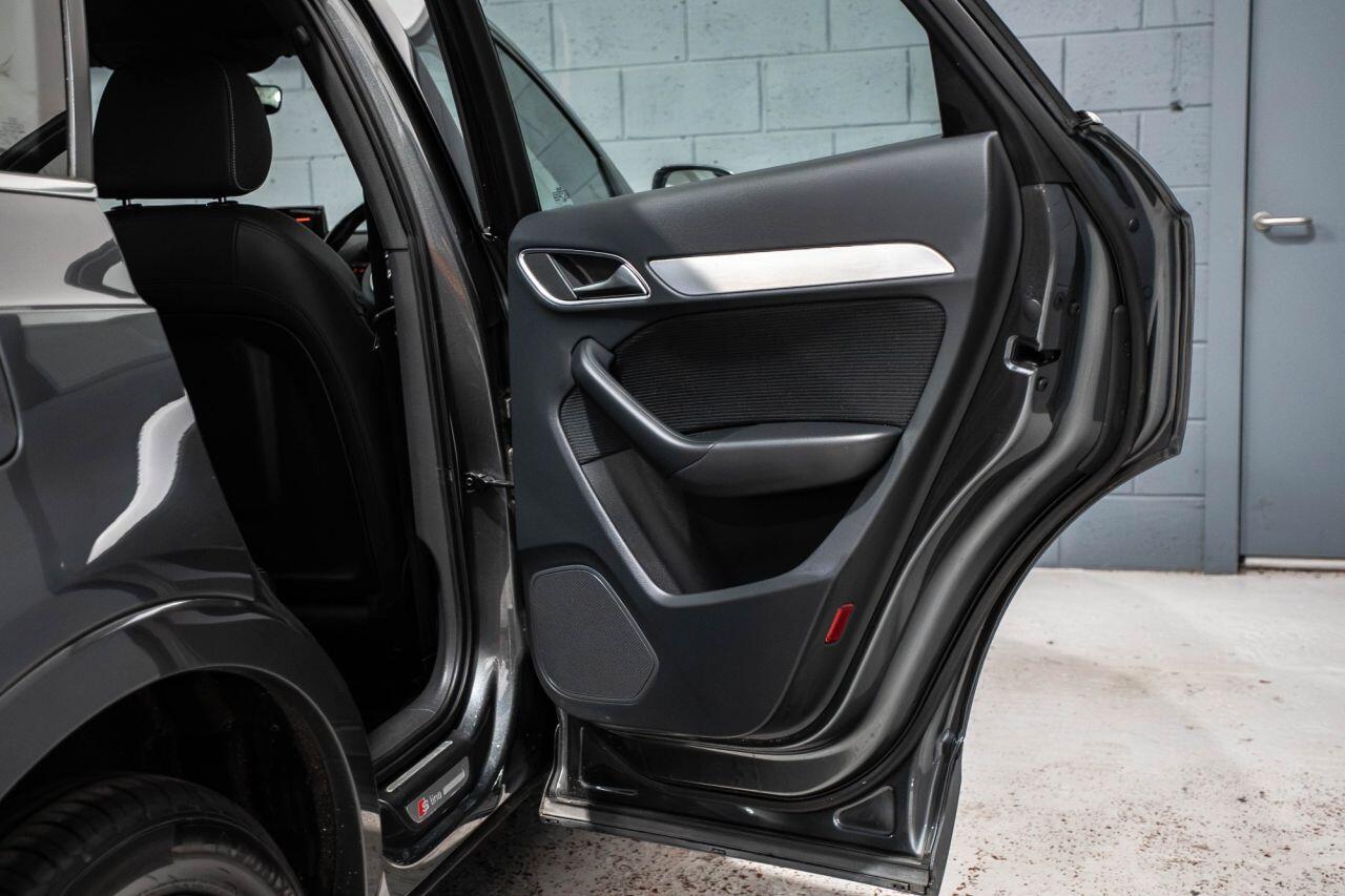 Audi Q3 view 23