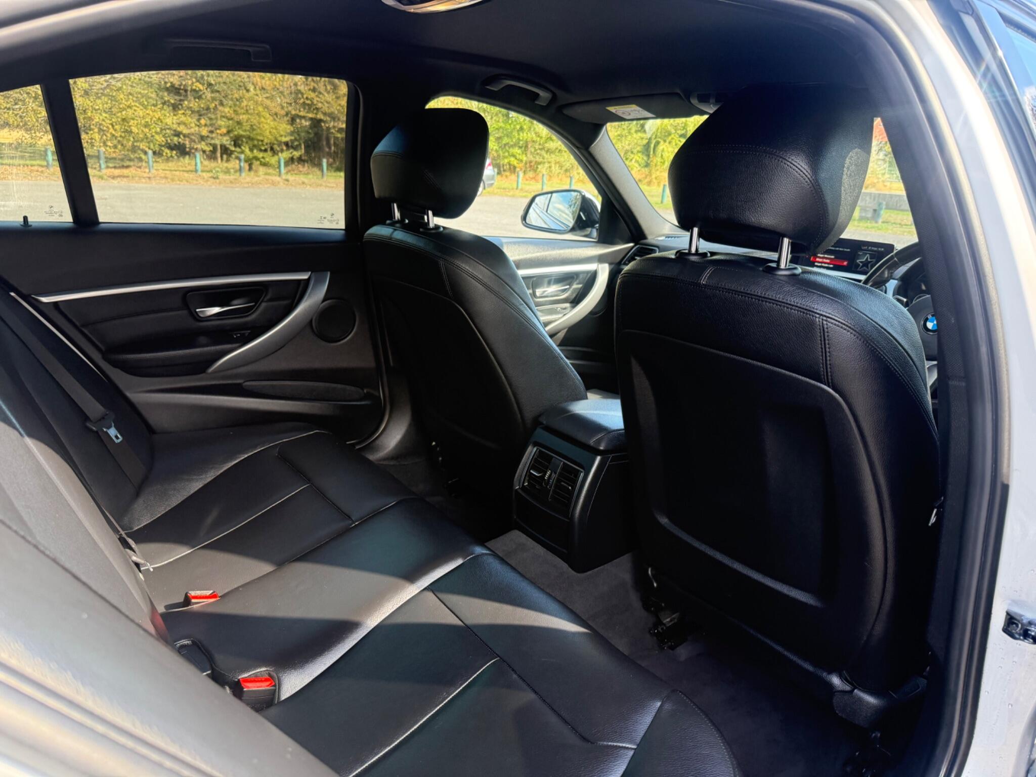 BMW 3 Series view 23