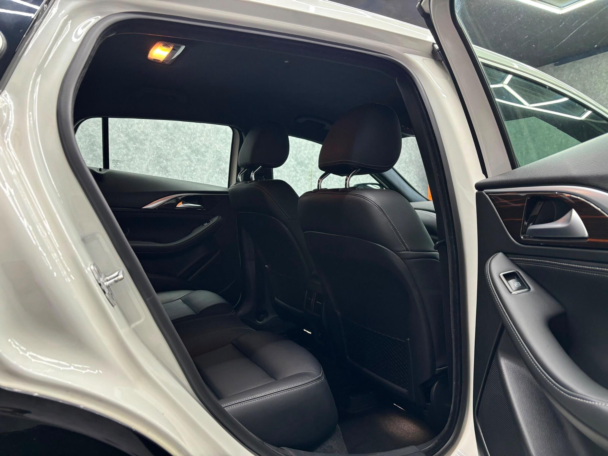 Infiniti Q30 view 7