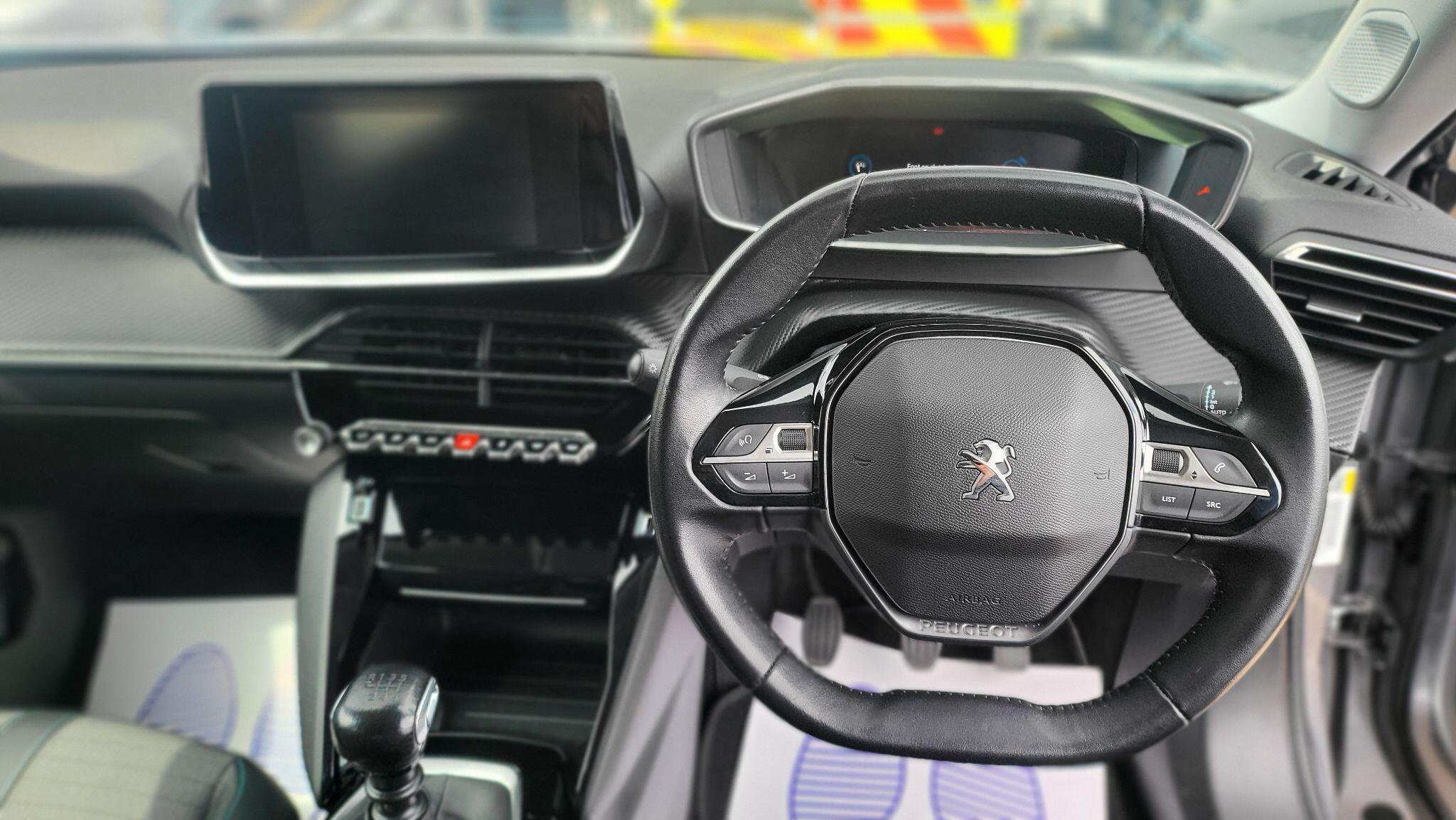 Peugeot 2008 view 14