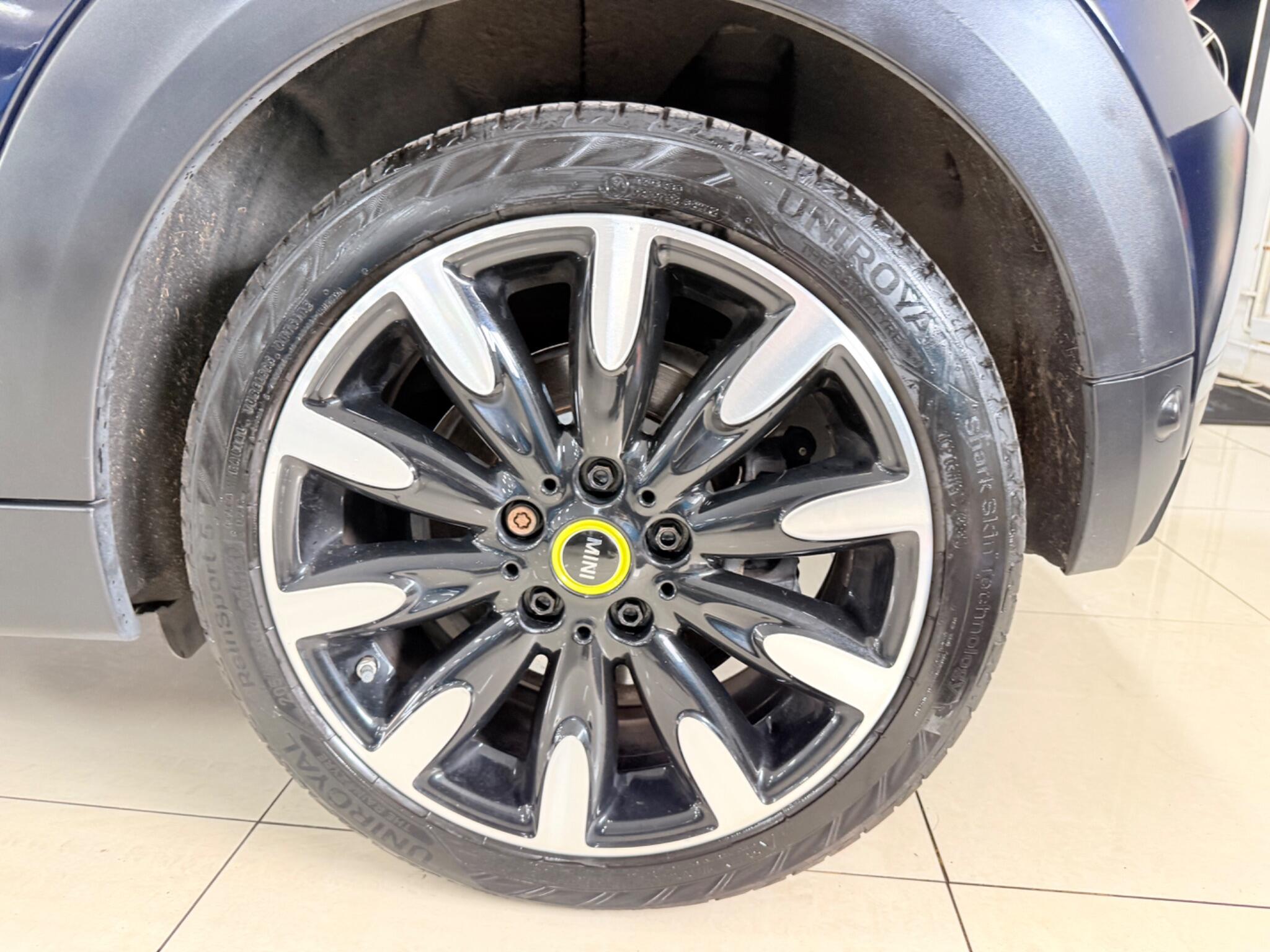 MINI Hatch view 40