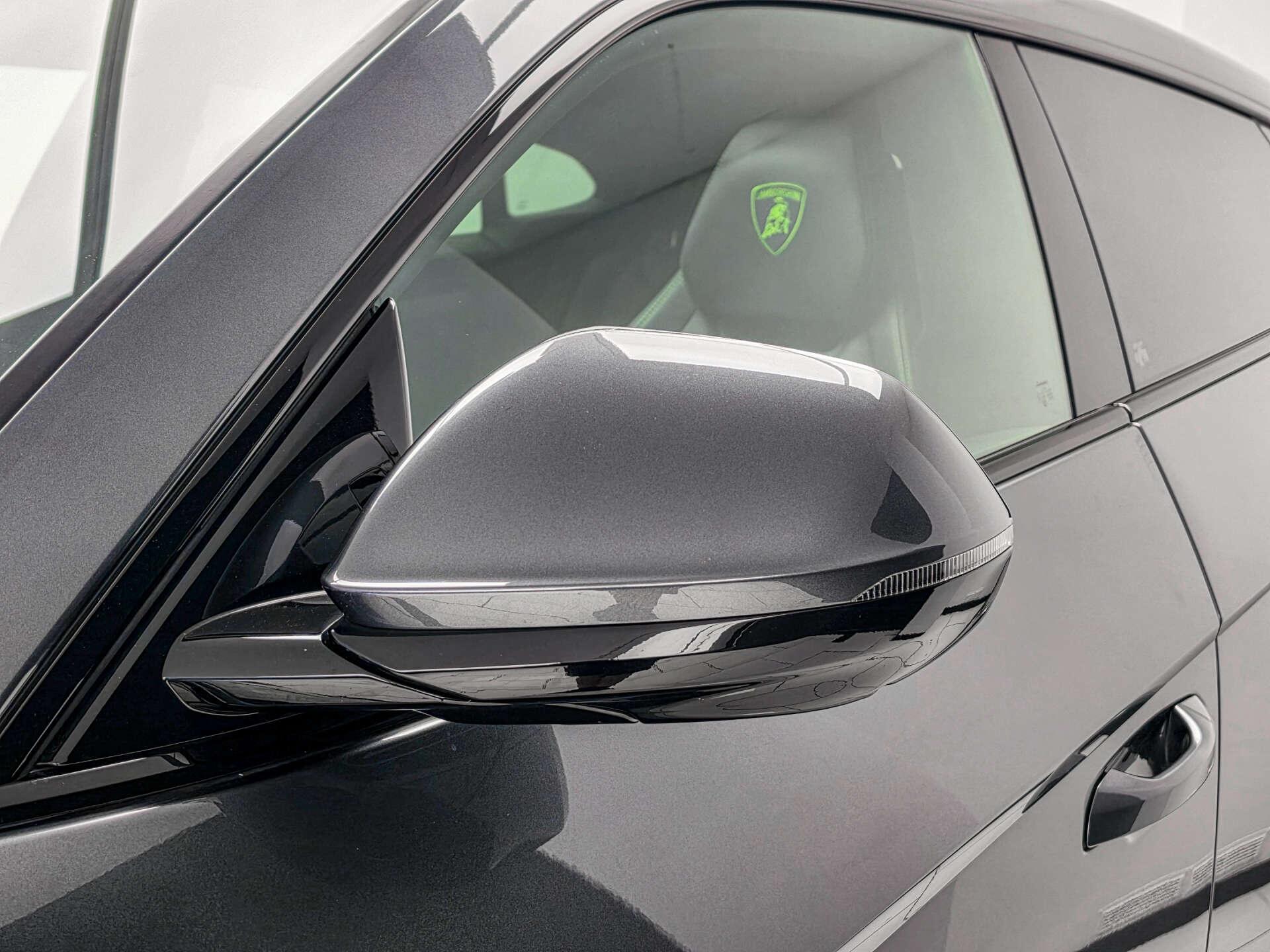 Lamborghini Urus view 28