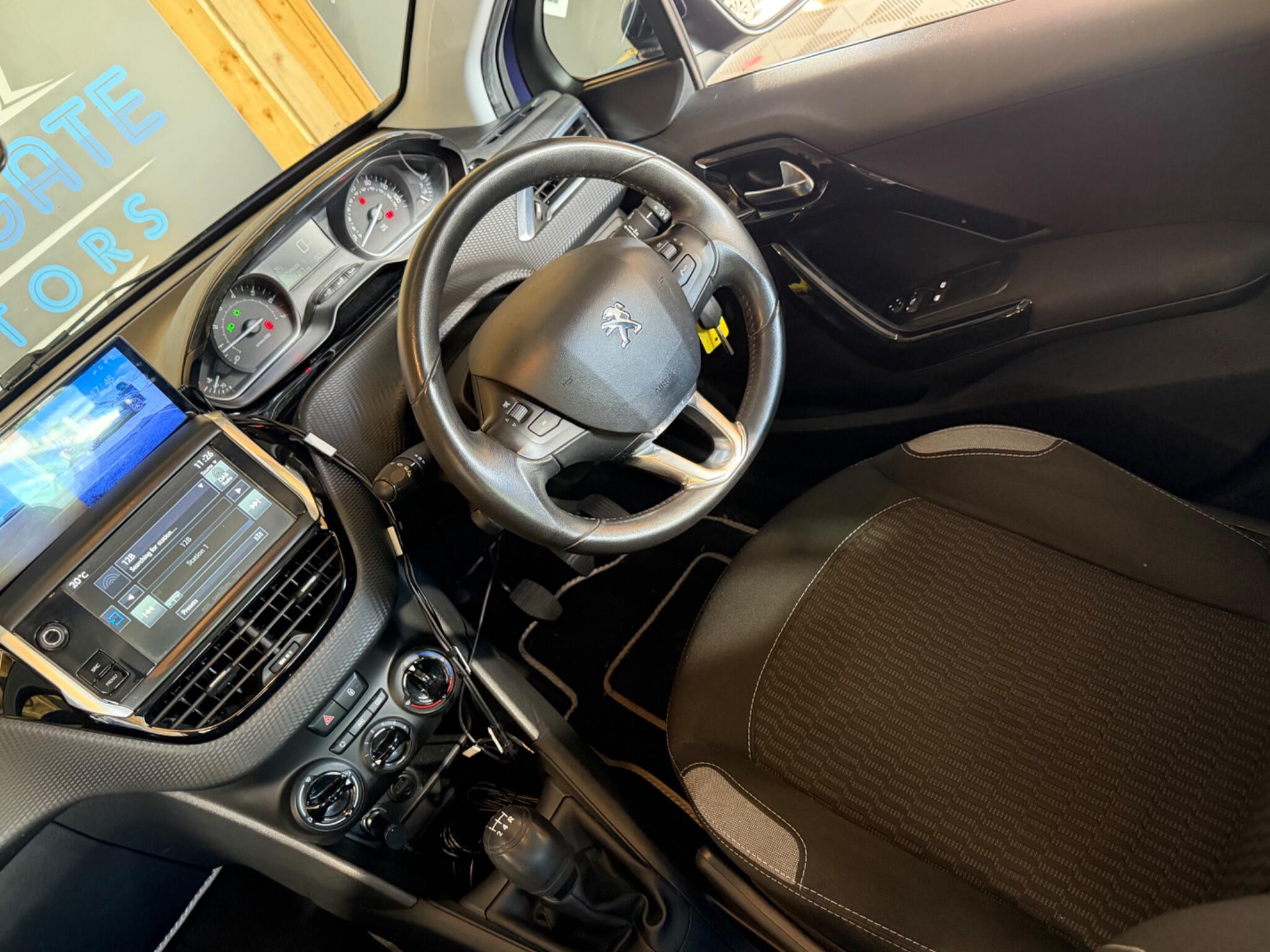 Peugeot 208 view 16