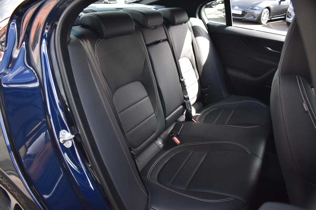 Jaguar Xe view 33