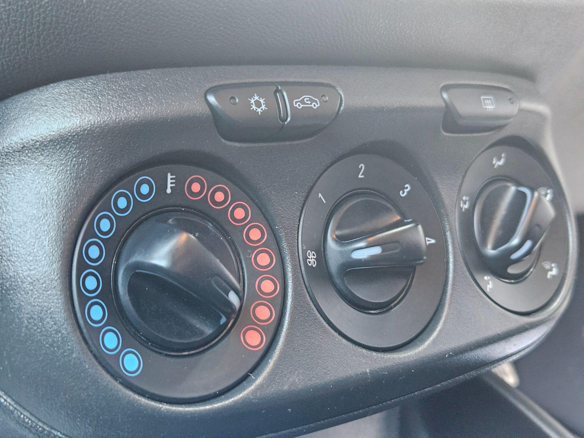 2018 Vauxhall Corsa image 25