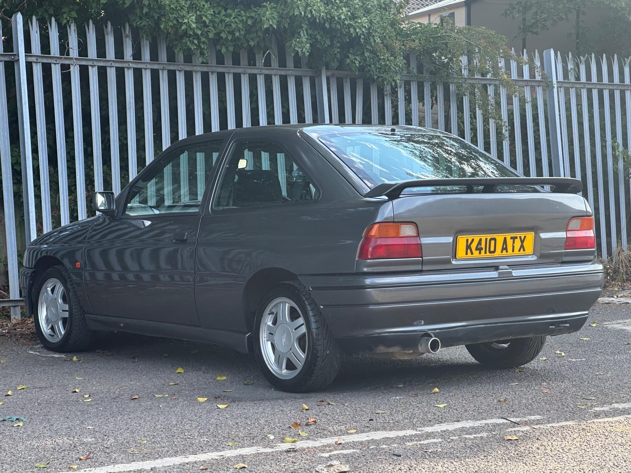 Ford Escort view 12
