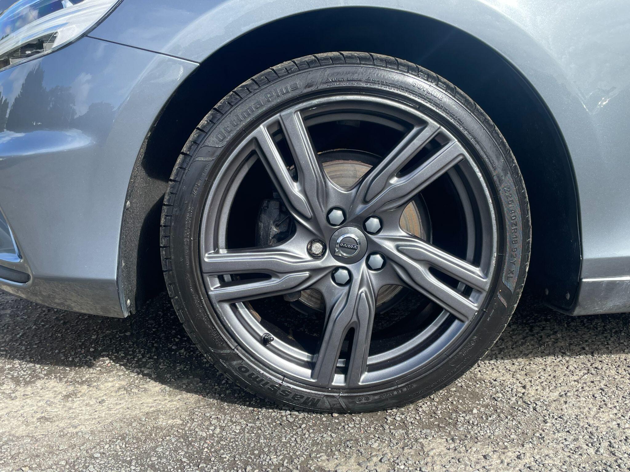 Volvo V40 view 8
