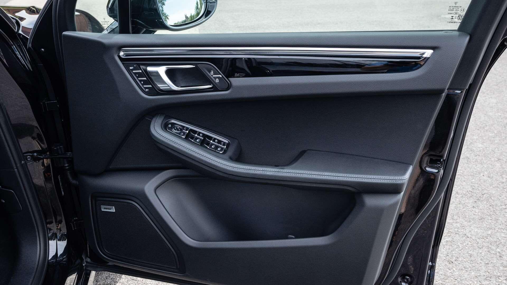 Porsche Macan view 21