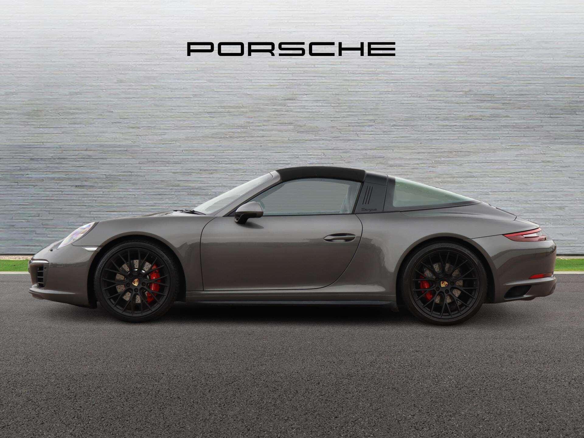 Porsche 911 view 6
