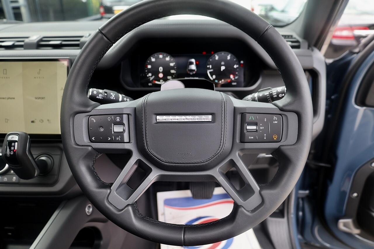Land Rover Defender 110 view 23