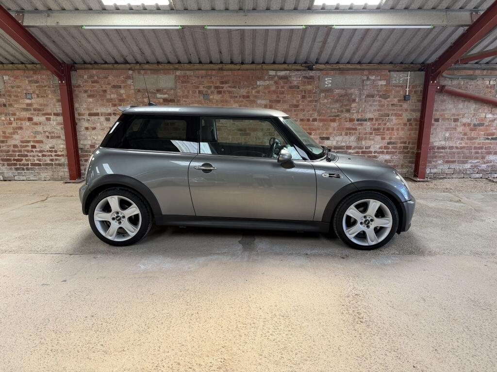 Mini Hatch view 3