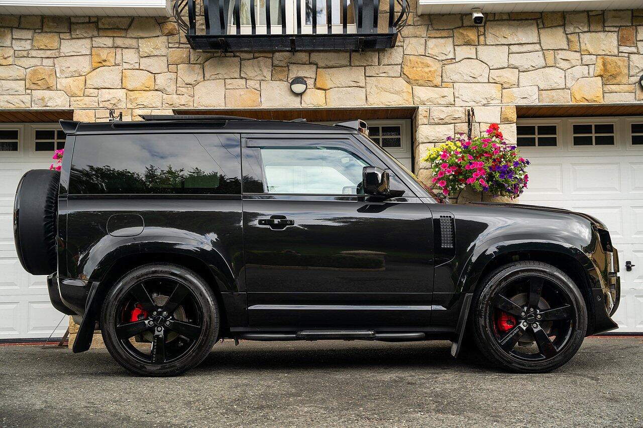 Land Rover Defender view 3