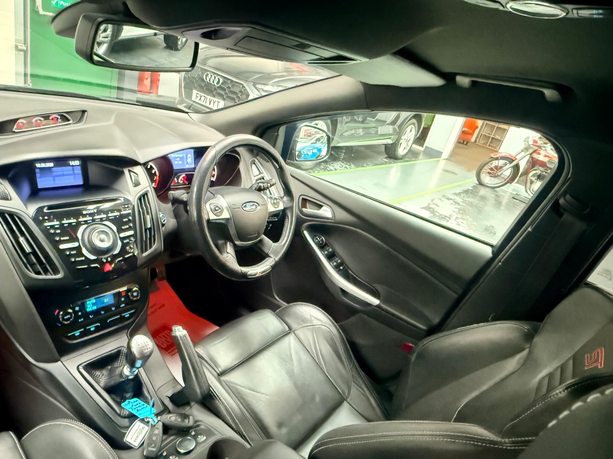 Ford Focus view 2