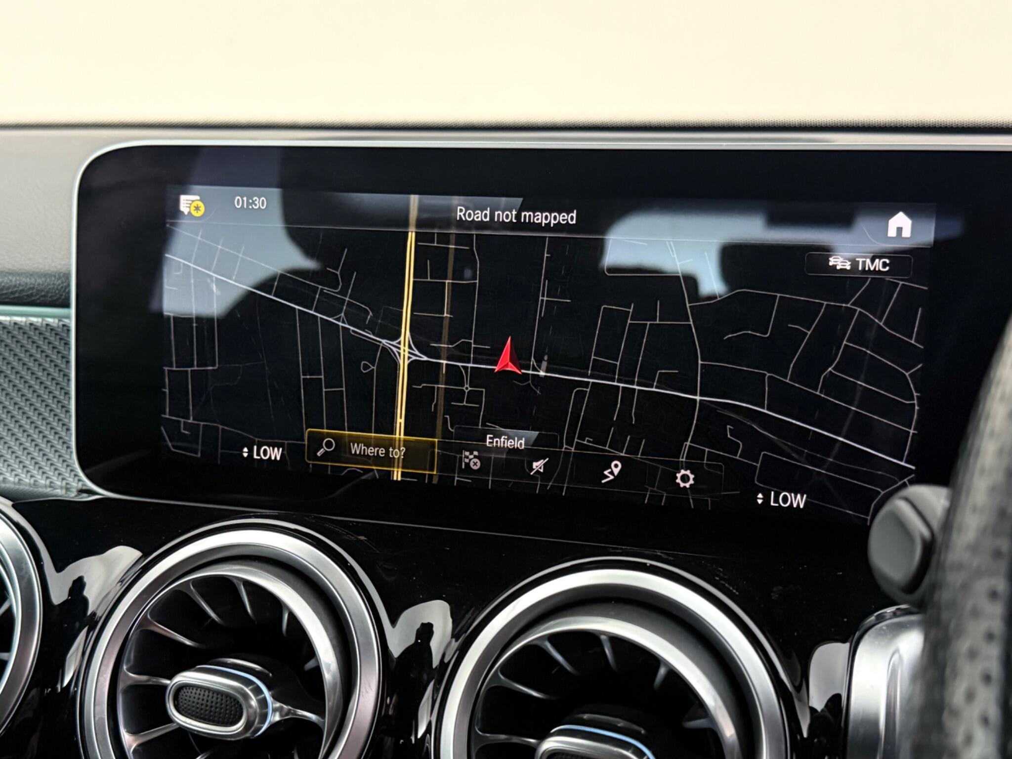 Mercedes-Benz GLB view 31