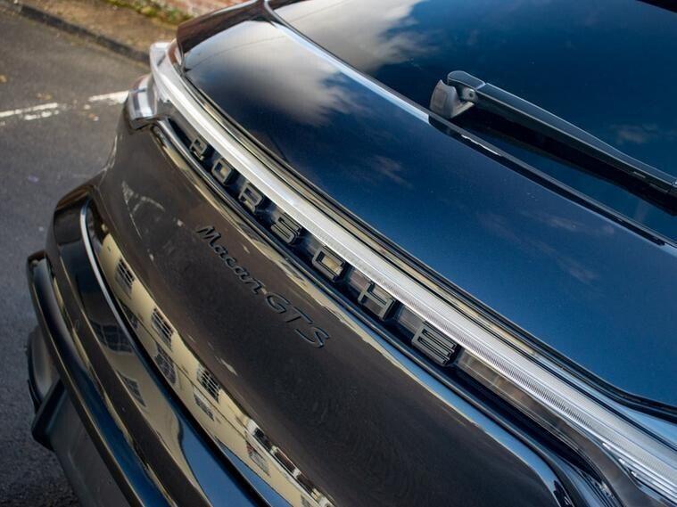 Porsche Macan view 13