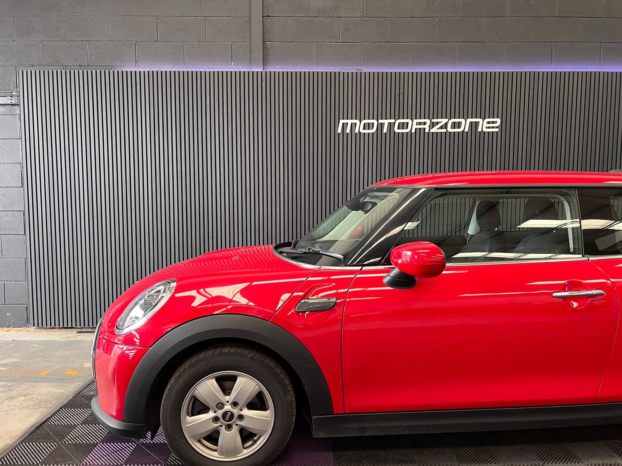 Mini Hatch view 13