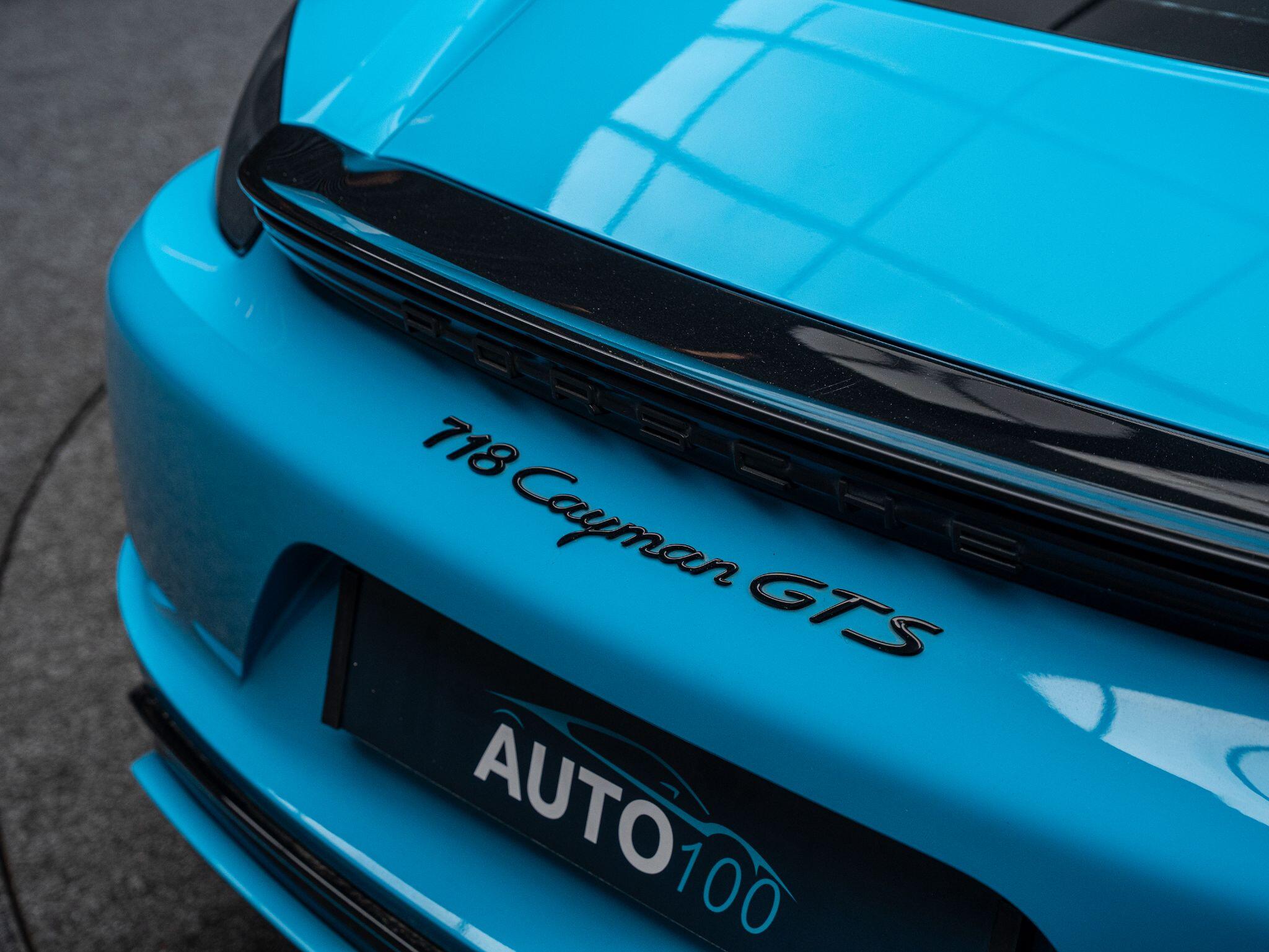 Porsche Cayman view 23