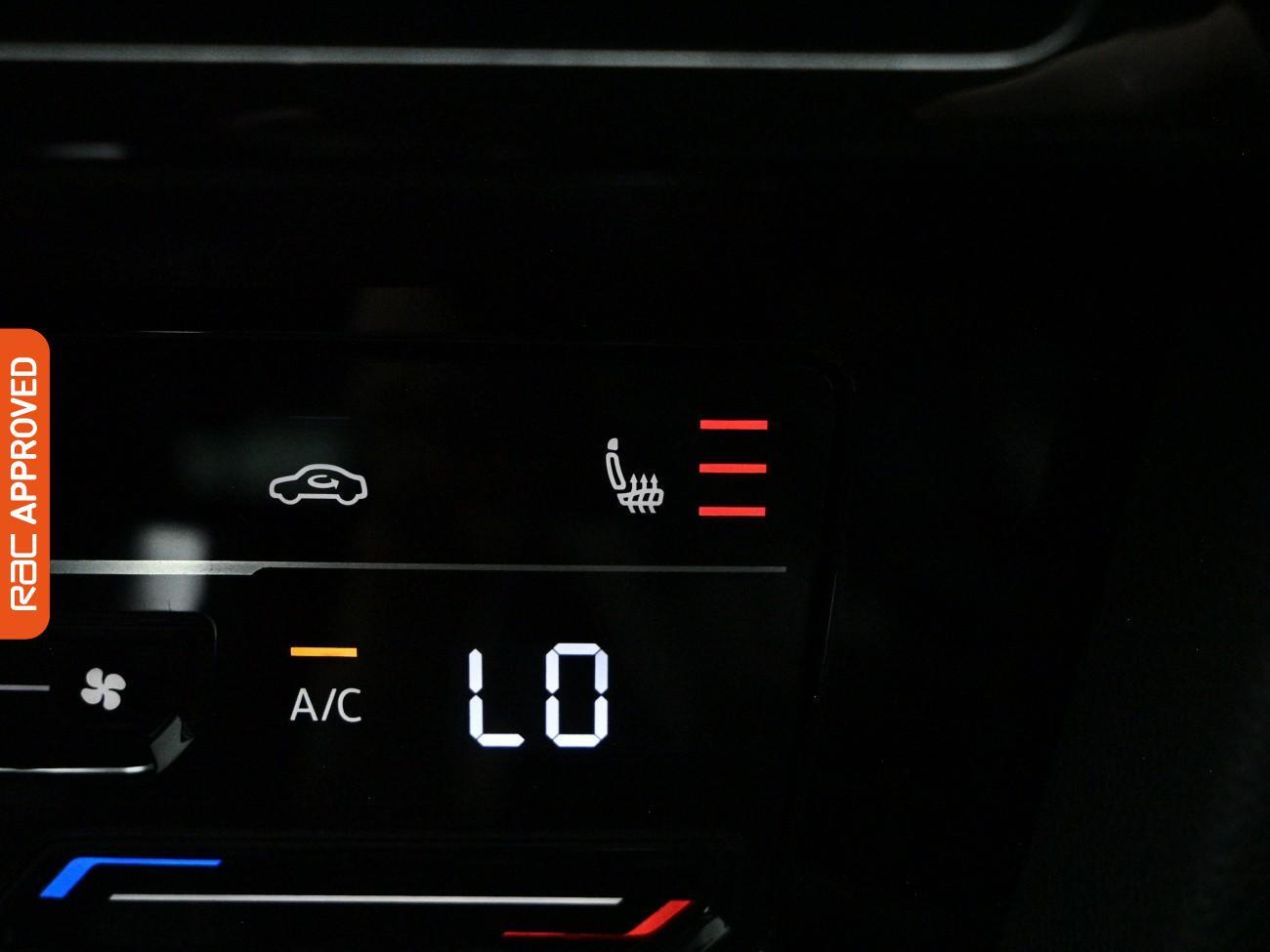 Volkswagen Passat view 18