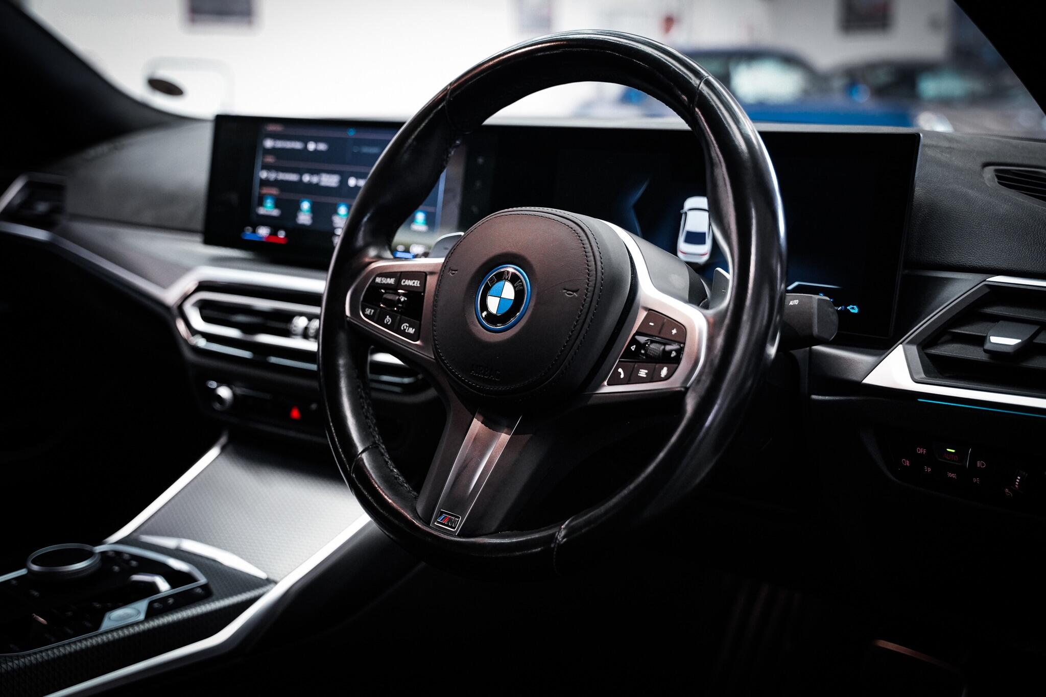 BMW 3 Series view 18