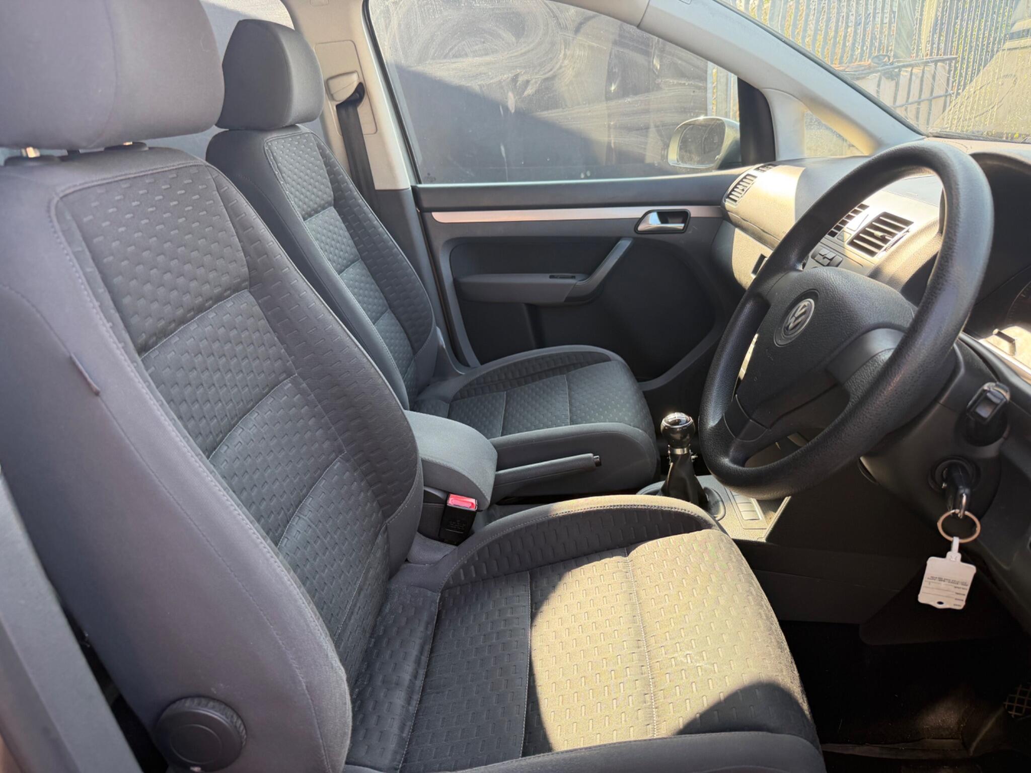 Volkswagen Touran view 3