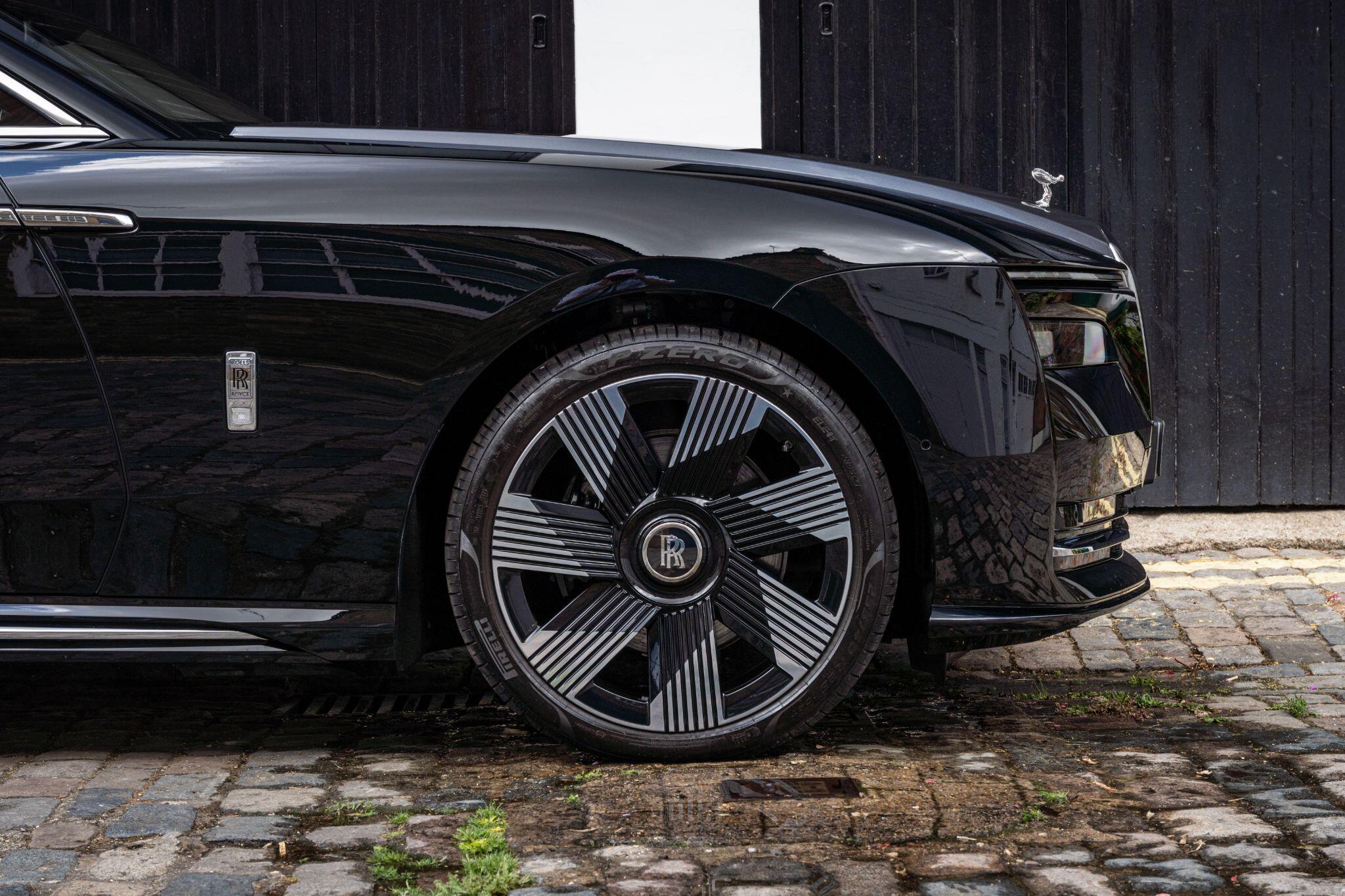 Rolls-Royce Spectre view 33