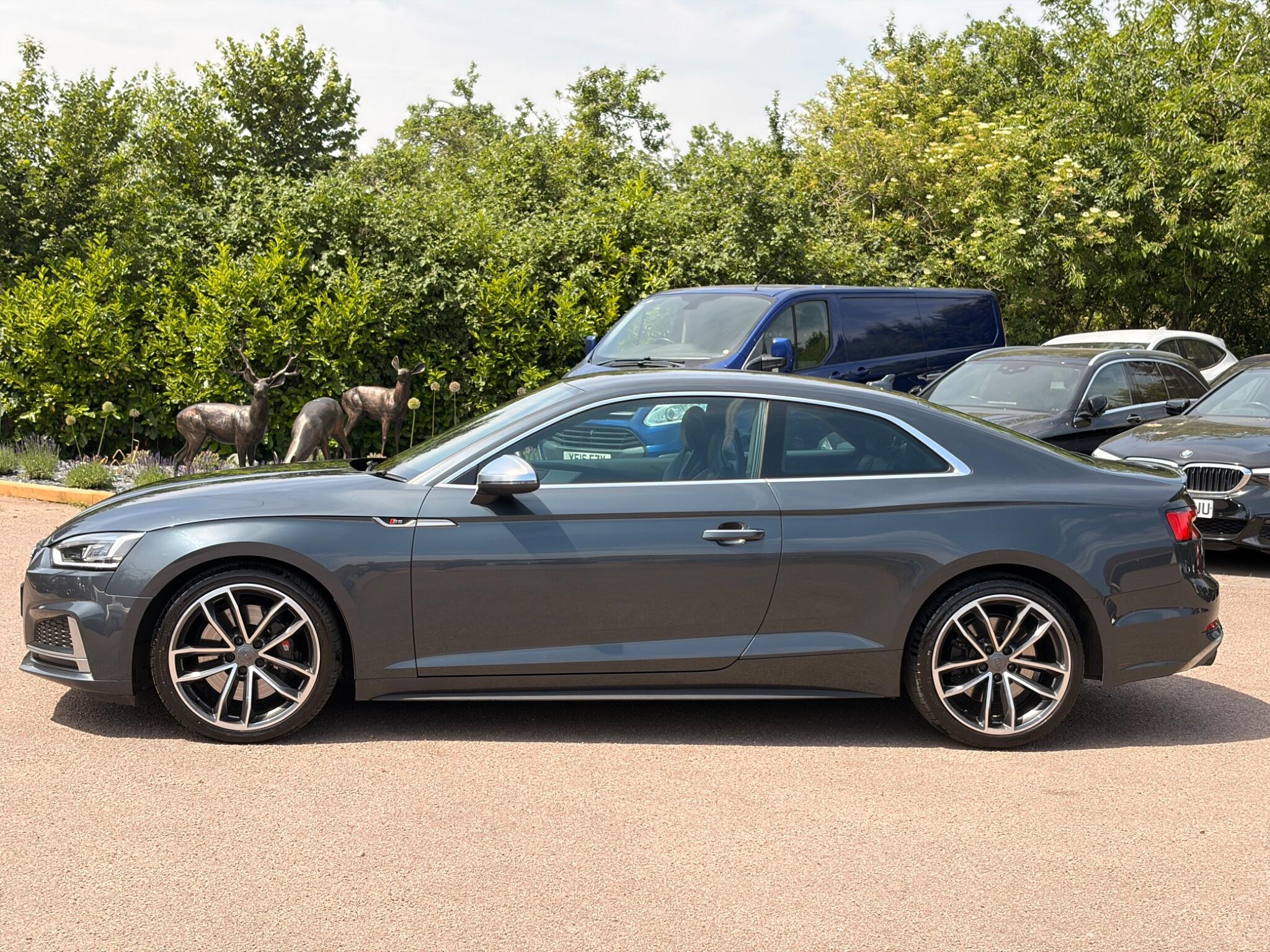 Audi S5 view 4