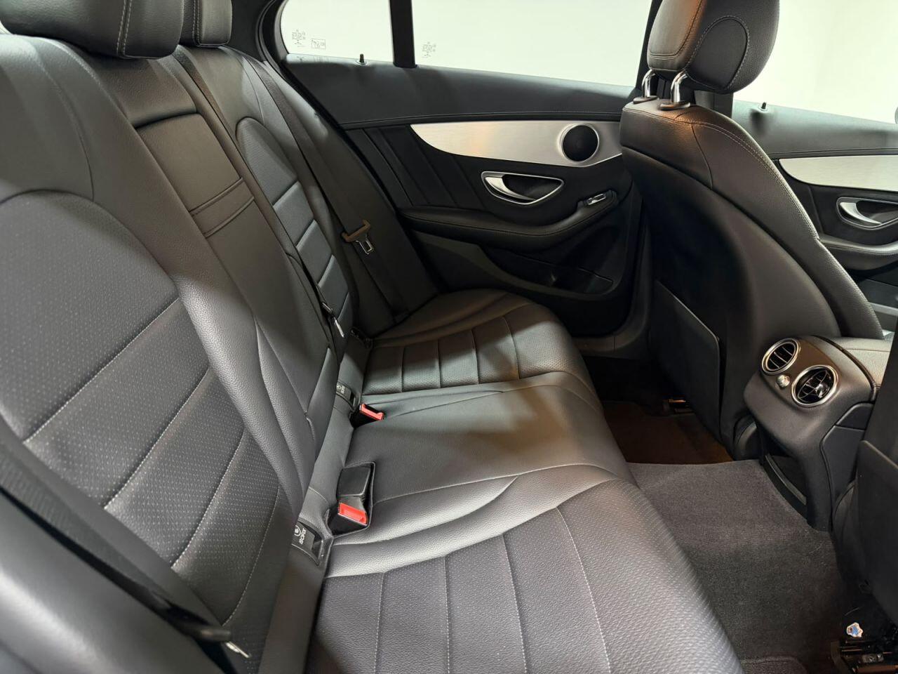 Mercedes-Benz C-Class view 29