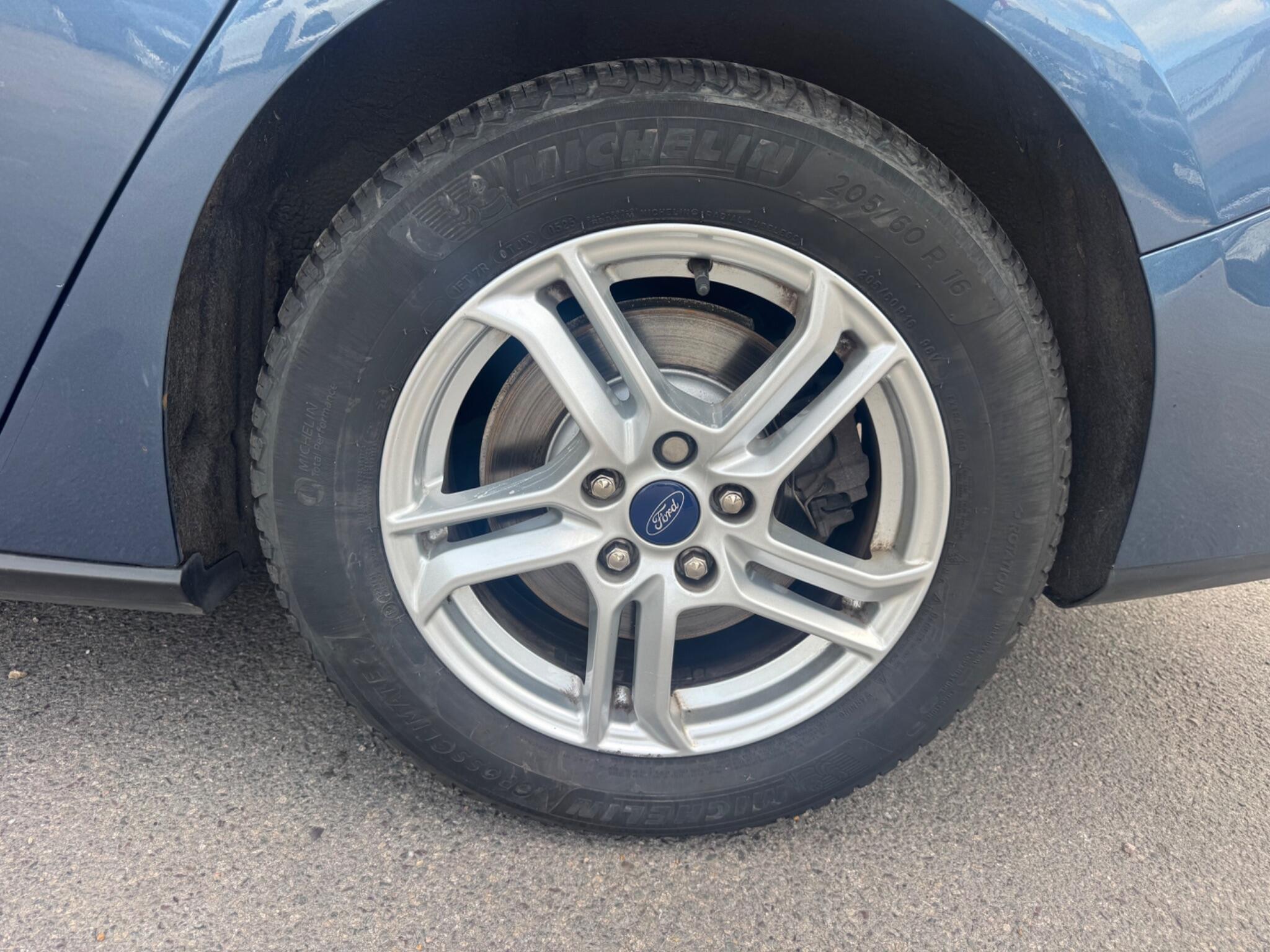 Ford Focus view 23