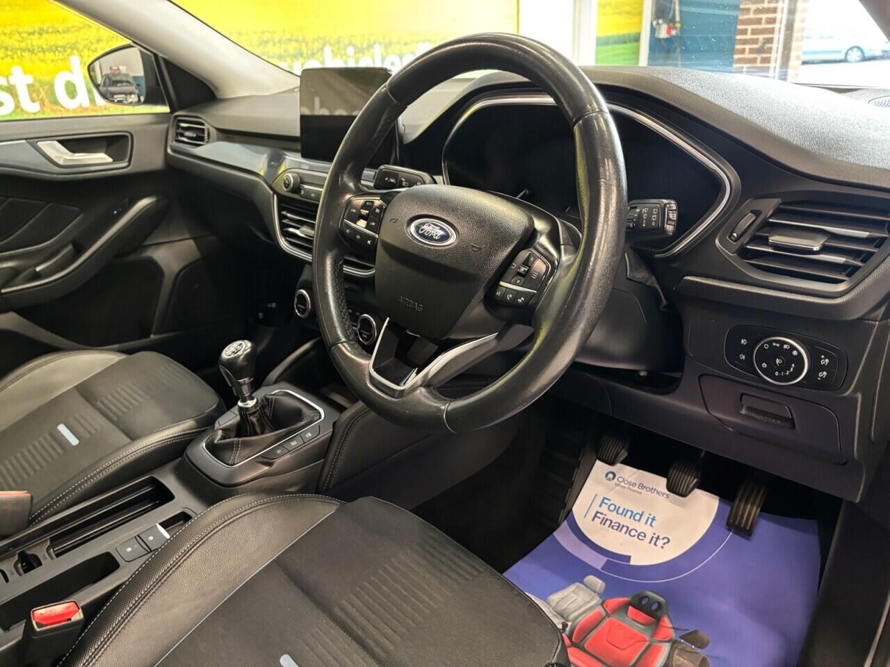 Ford Focus view 15