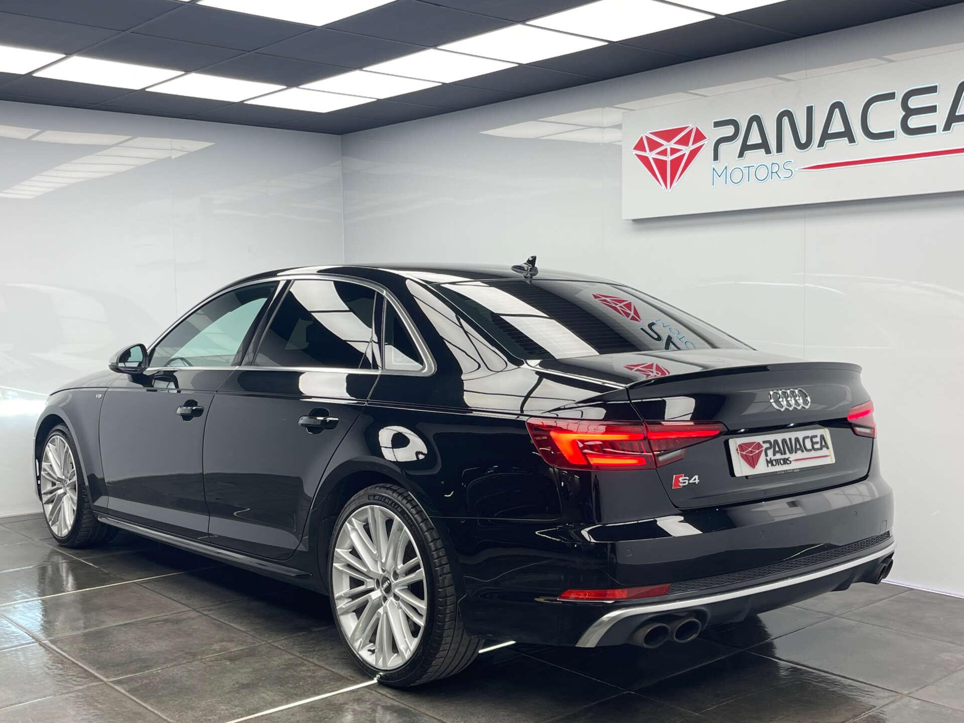 Audi S4 view 32