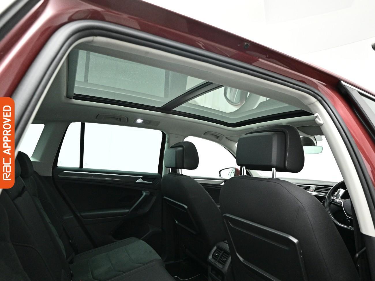 Volkswagen Tiguan view 3