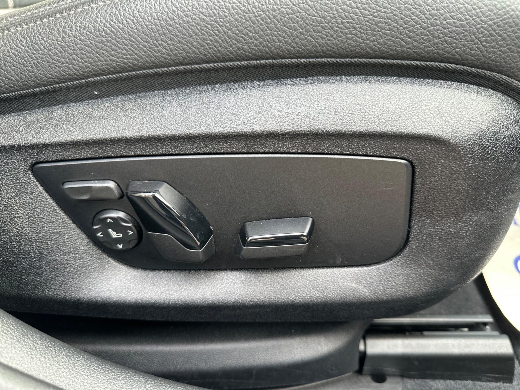 BMW 5 Series view 15