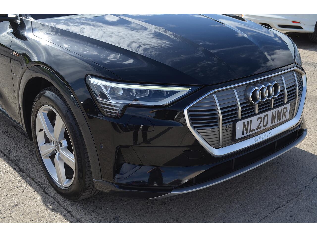 Audi E-Tron view 42