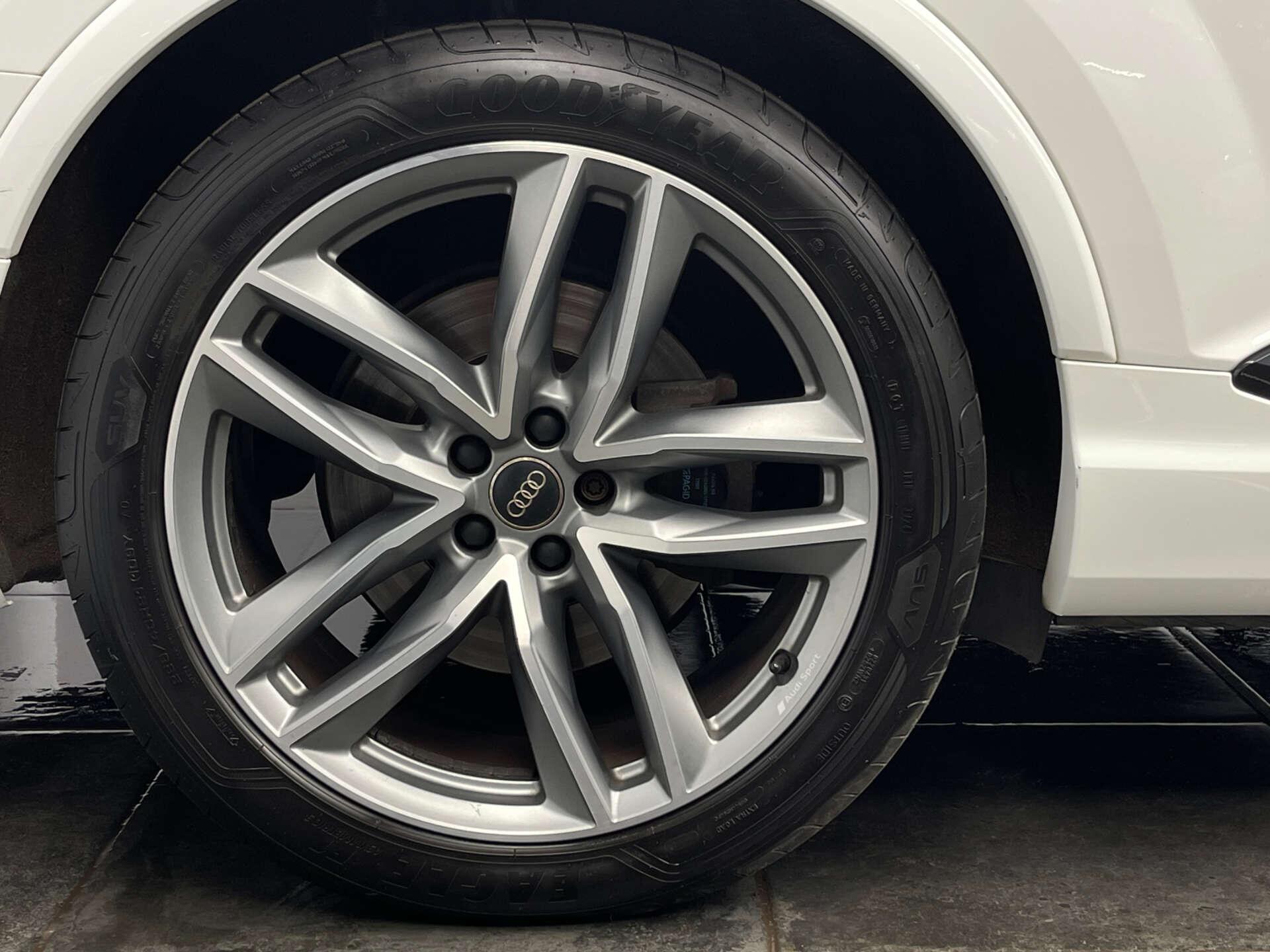 Audi Q7 view 19