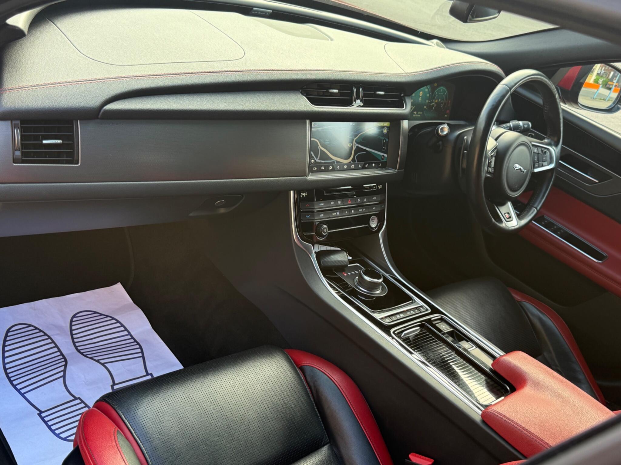 Jaguar XF view 18