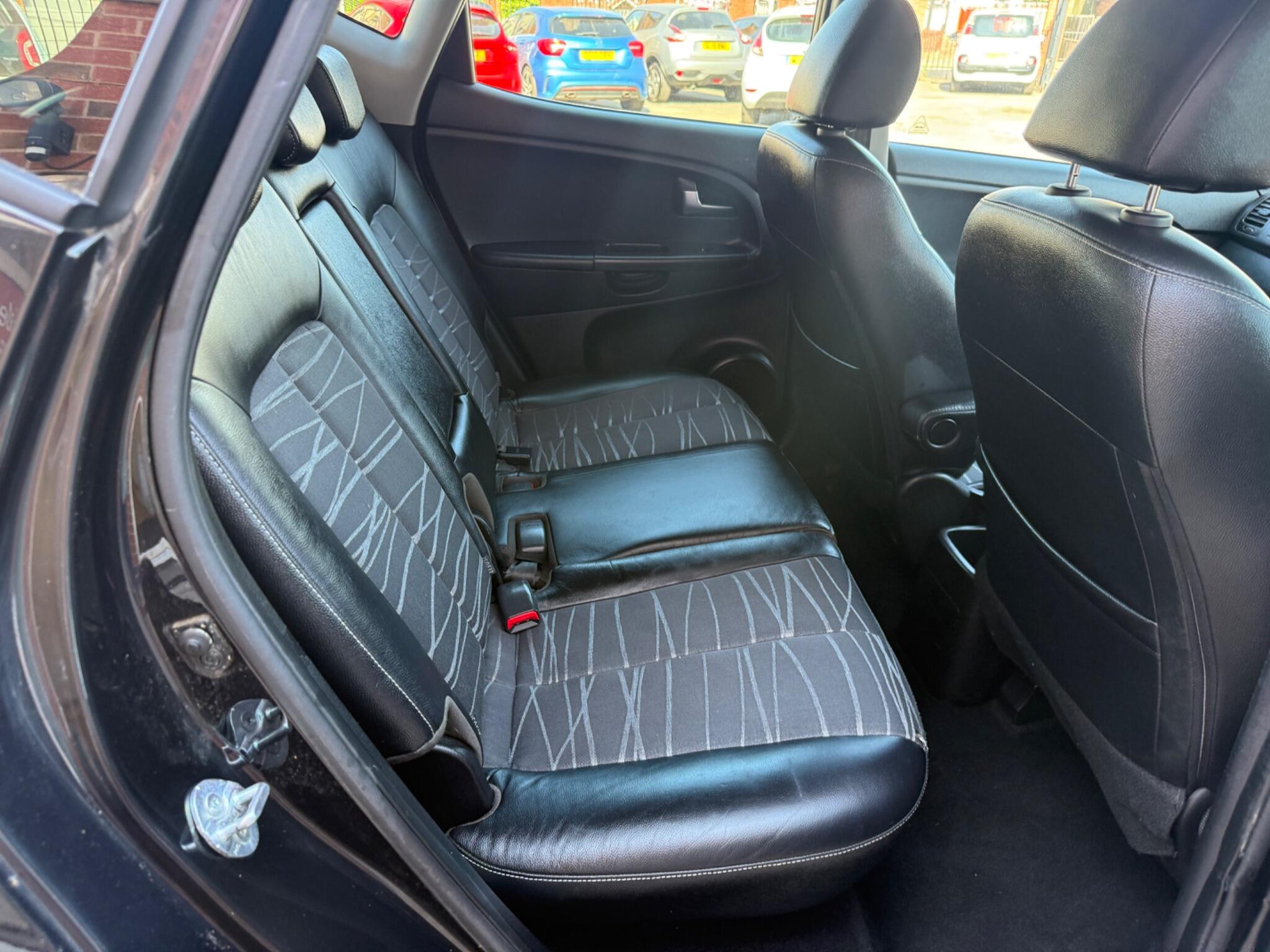 Kia Venga view 15
