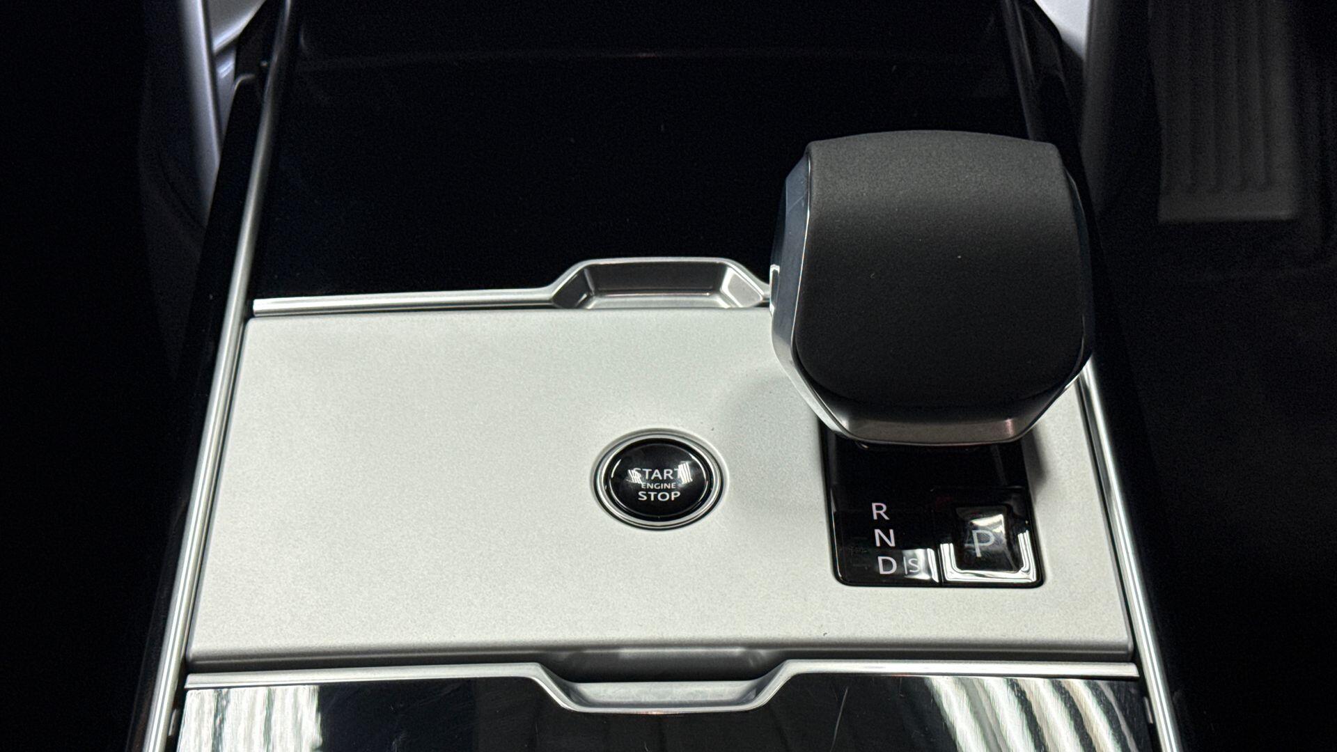 Land Rover Range Rover view 13