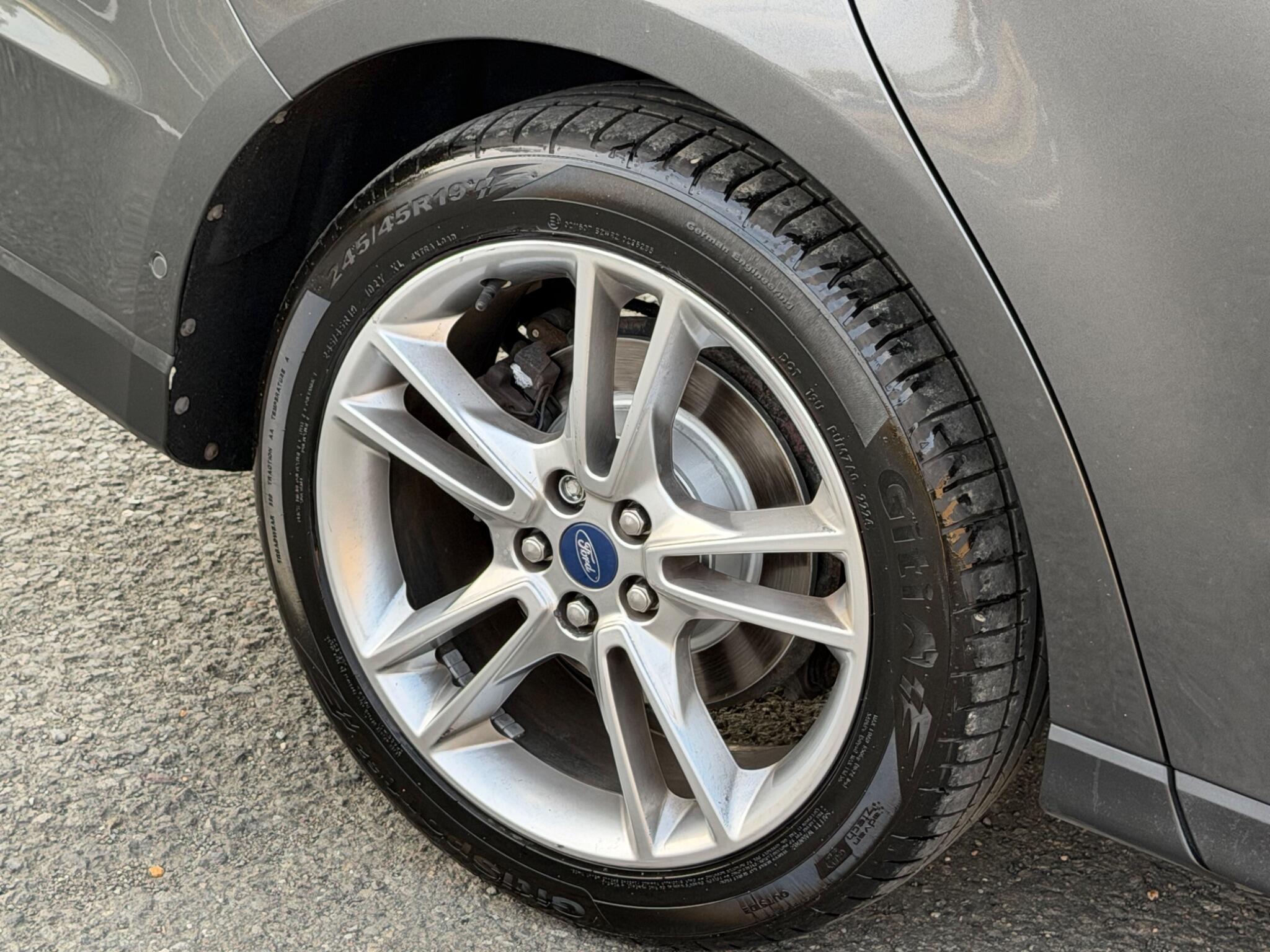 Ford Galaxy view 37