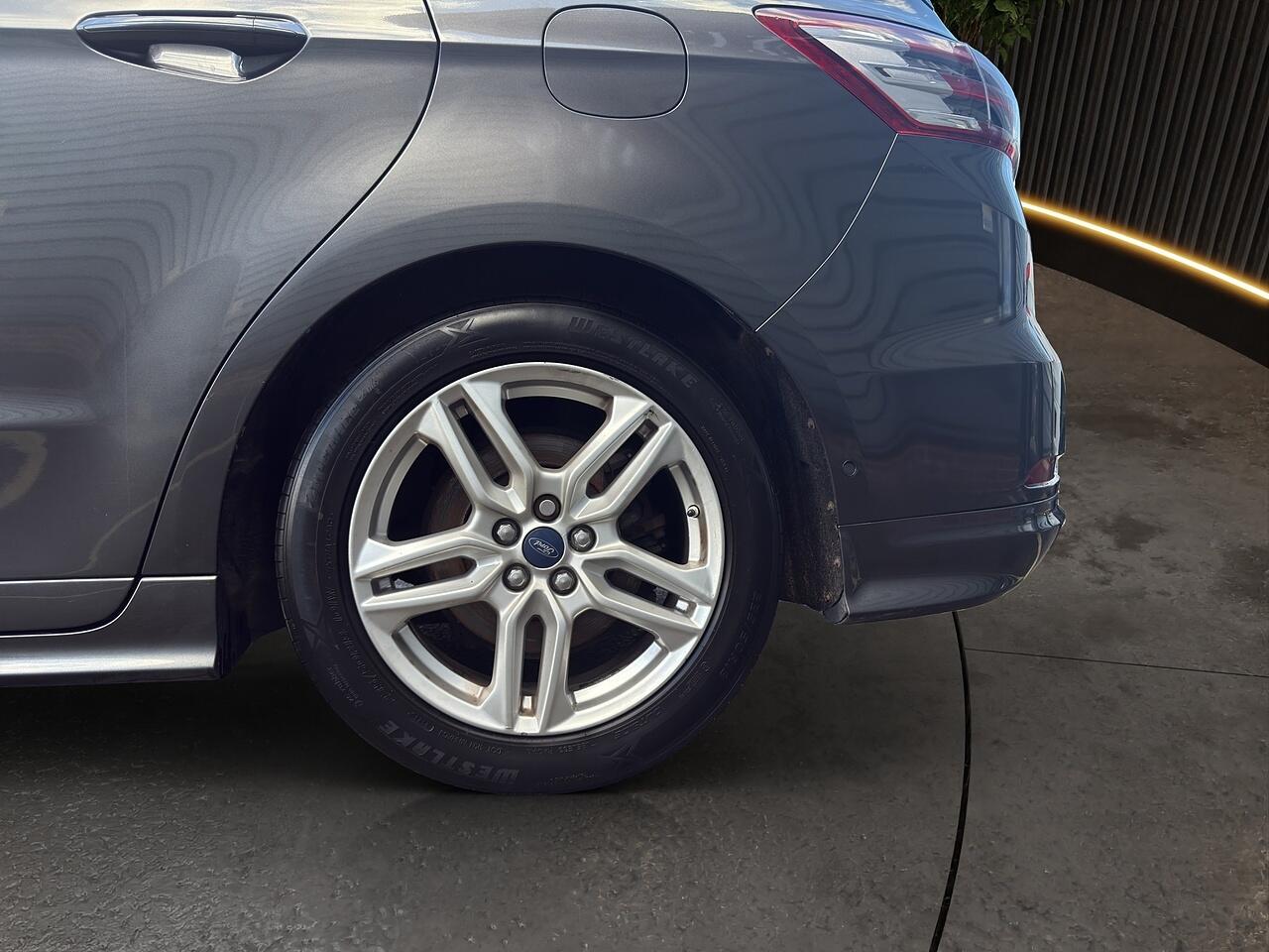Ford S-Max view 28