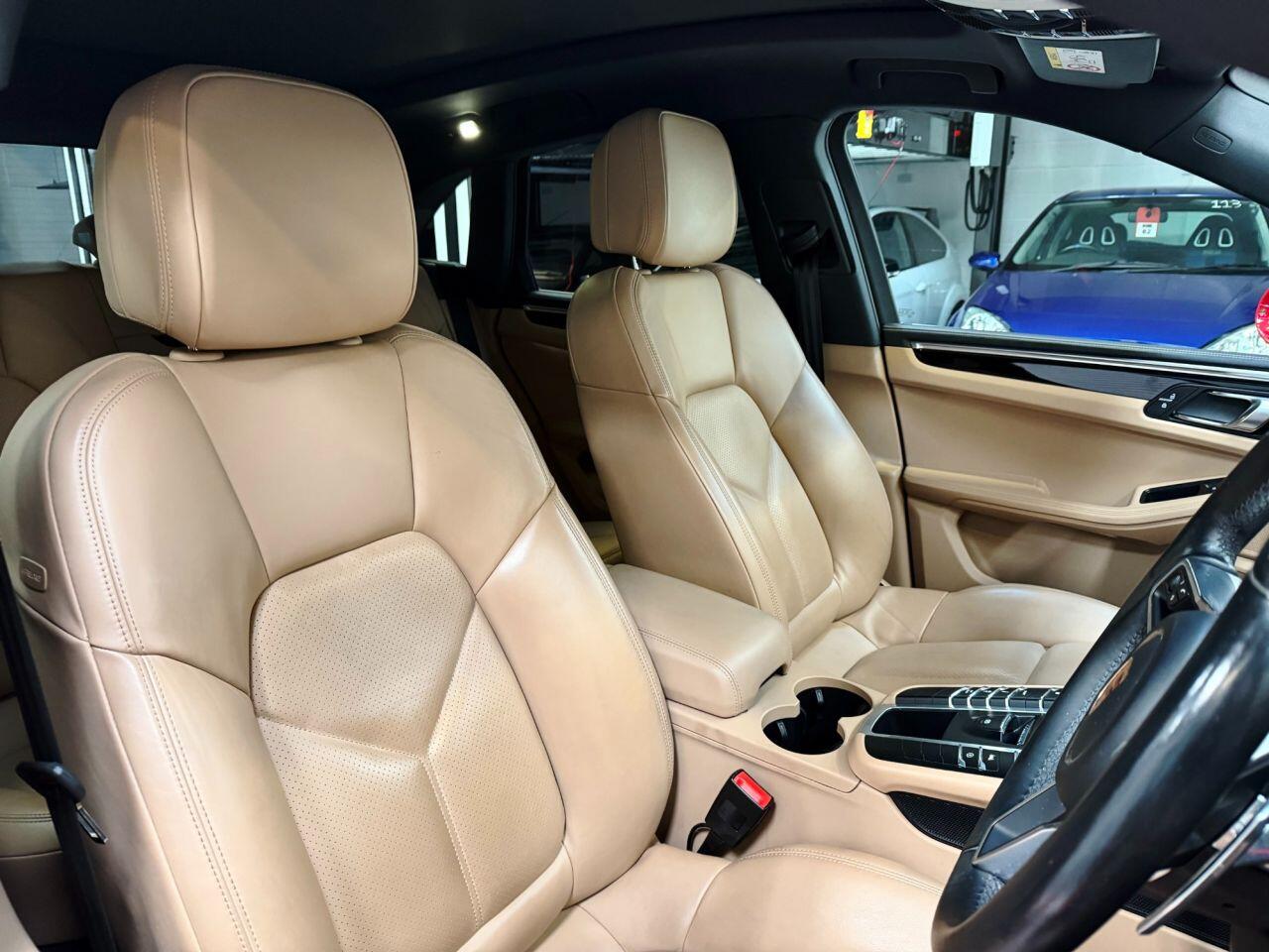 Porsche Macan view 16