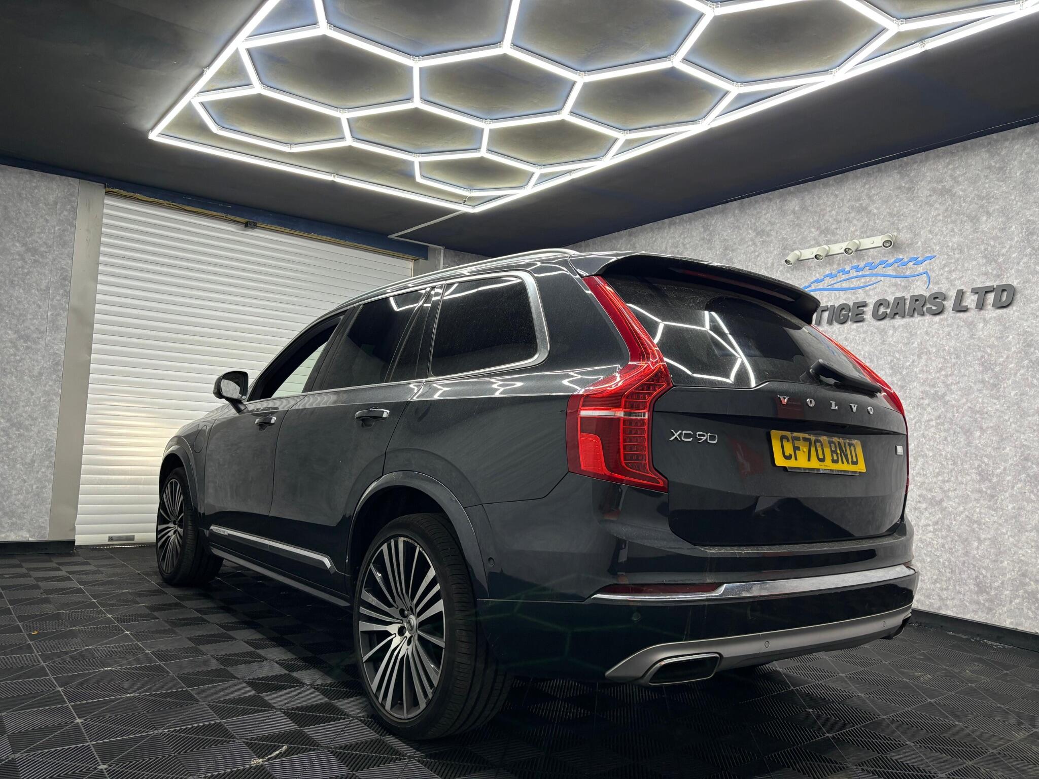 Volvo XC90 view 5