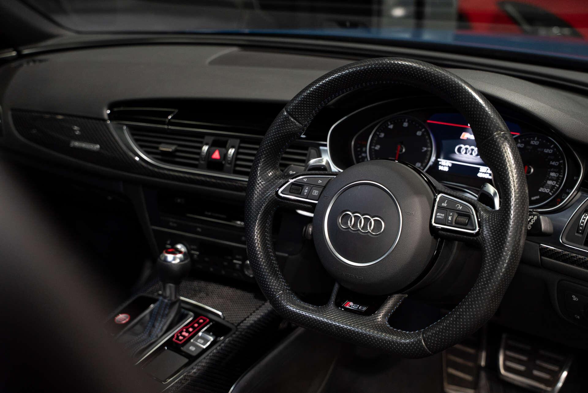 Audi RS6 Avant view 11