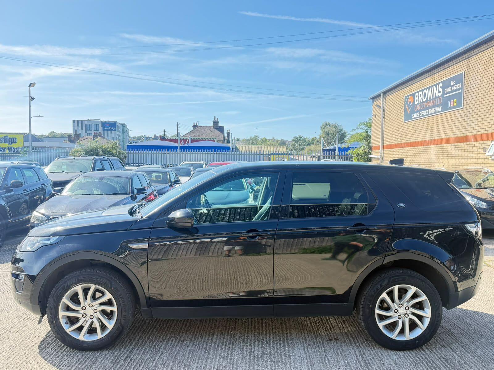 Land Rover Discovery Sport view 6