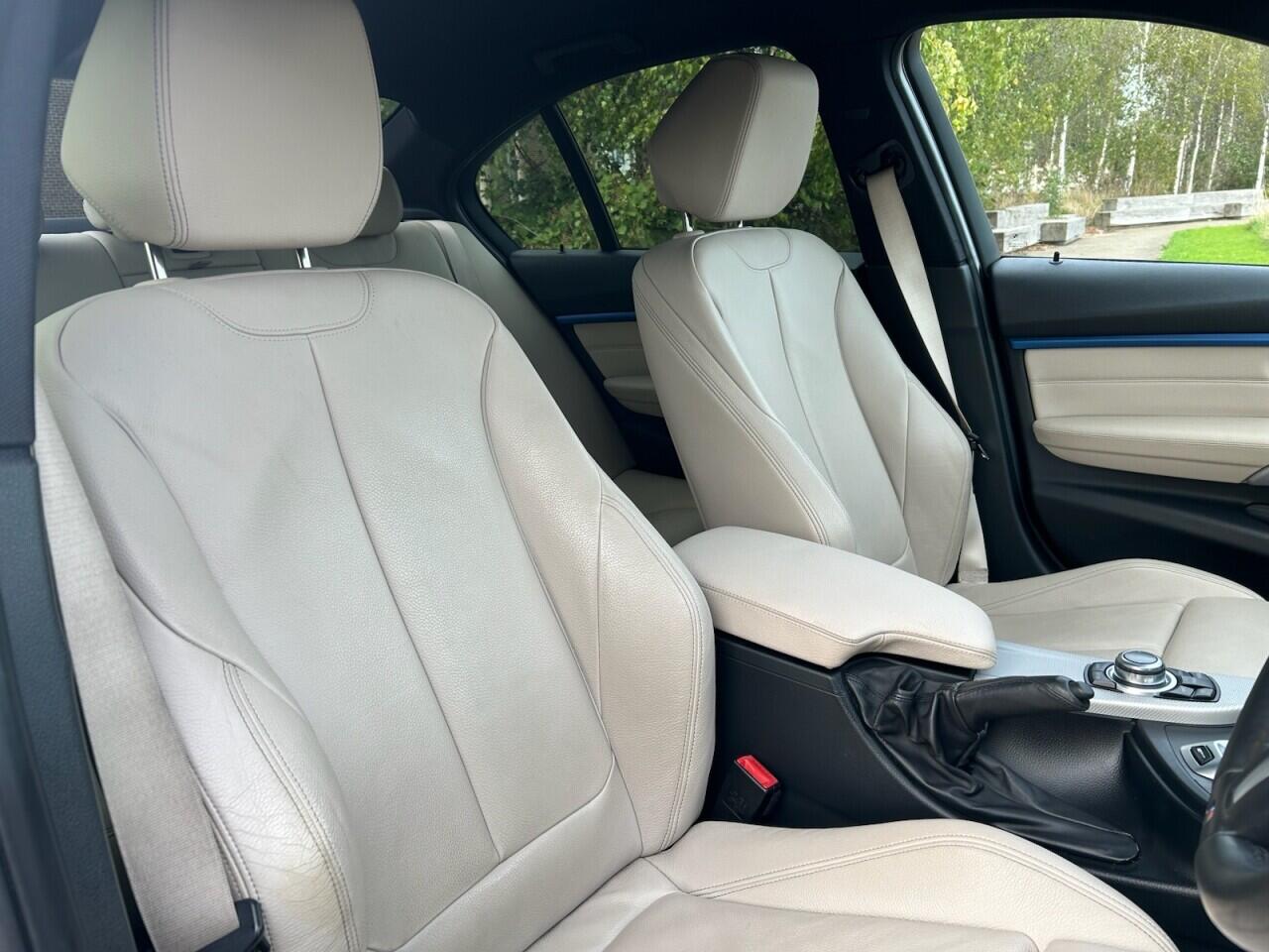 BMW 3 Series view 20