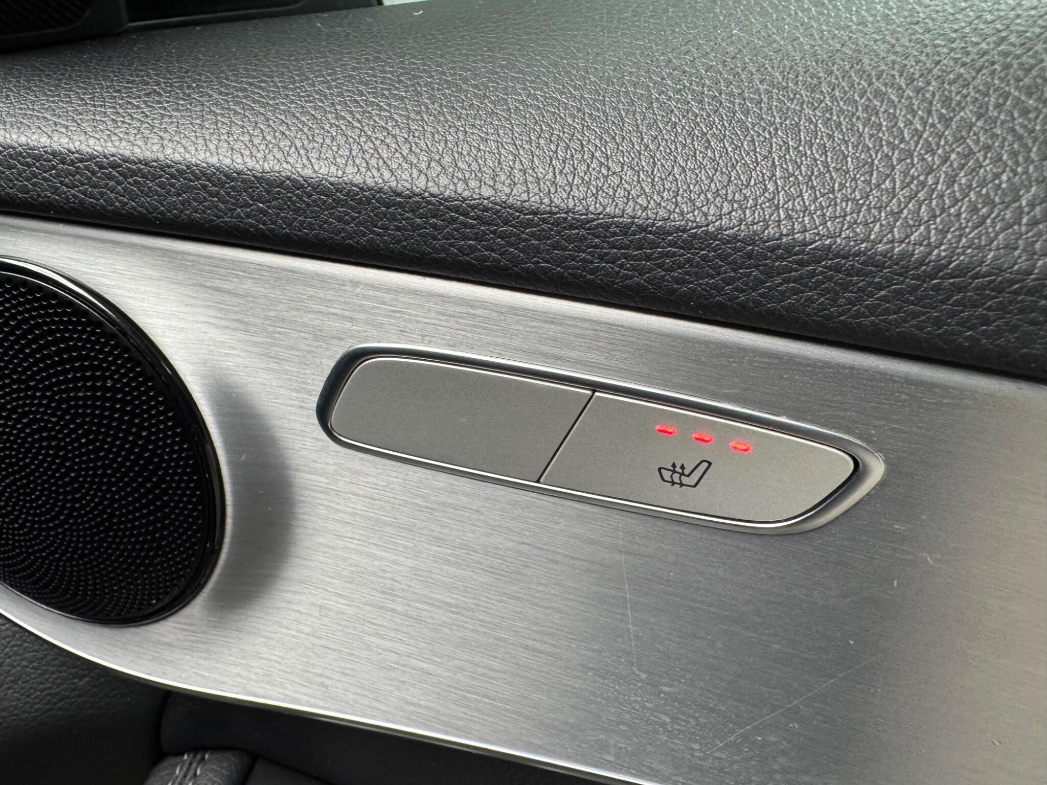Mercedes-Benz C-Class view 9