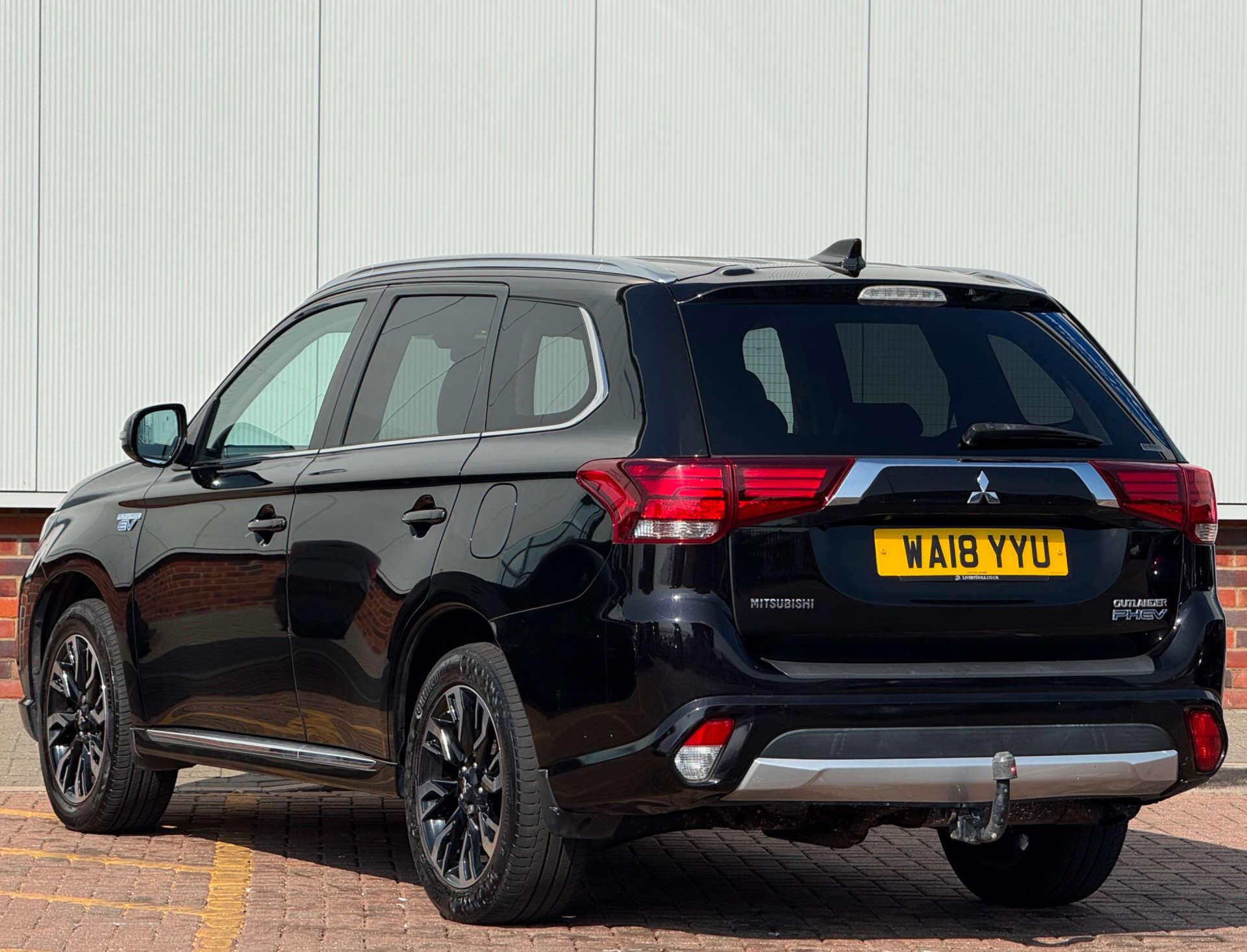 Mitsubishi Outlander view 4