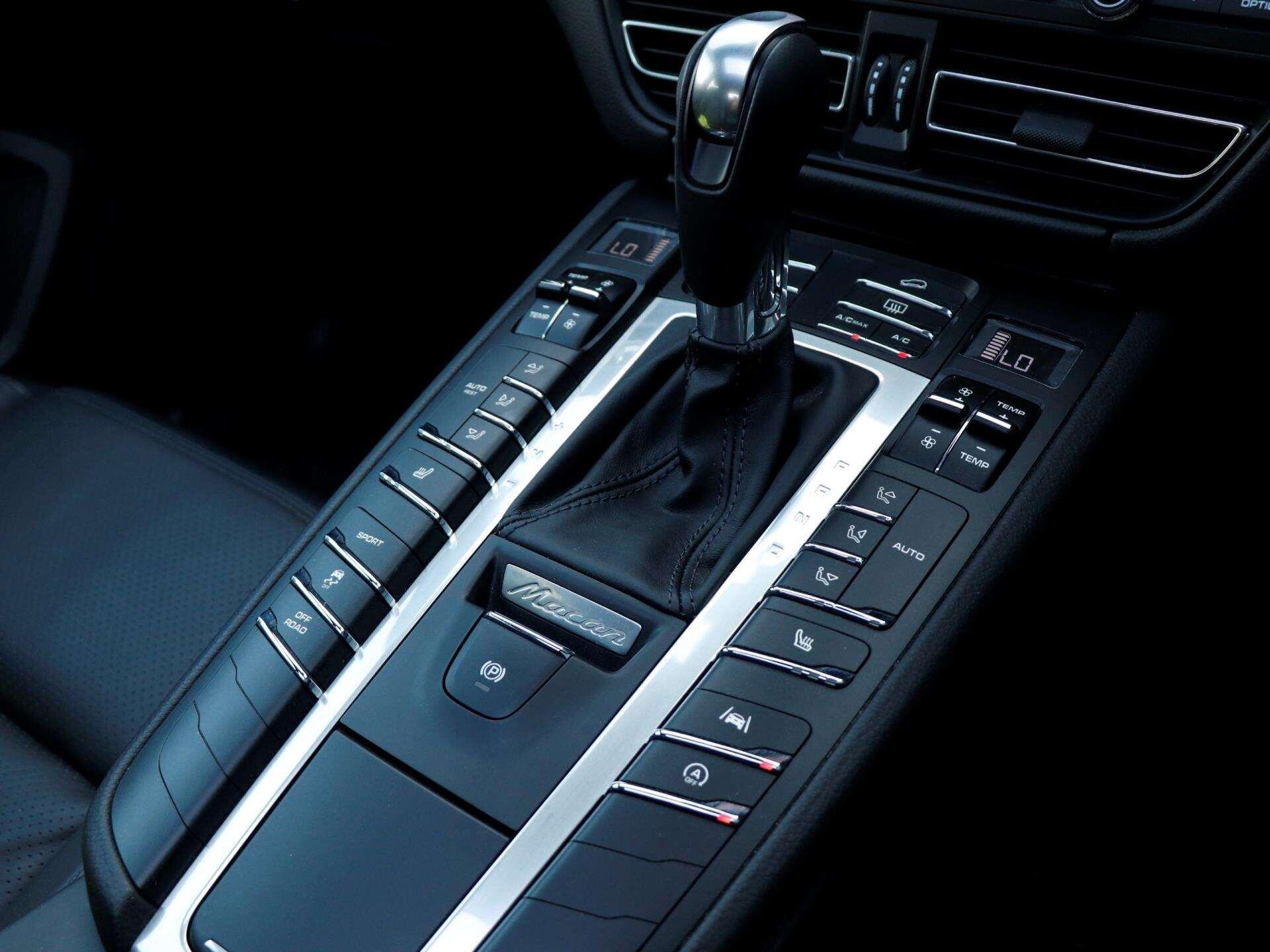 Porsche Macan view 18